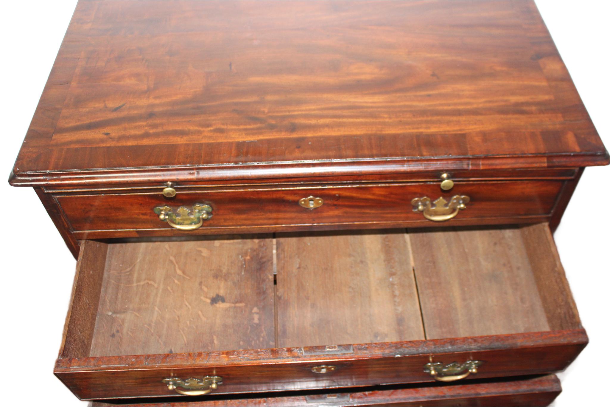 George II Mahogany Chest of Drawers, Circa 1730 – Original Ogee Feet & Brushing For Sale 5