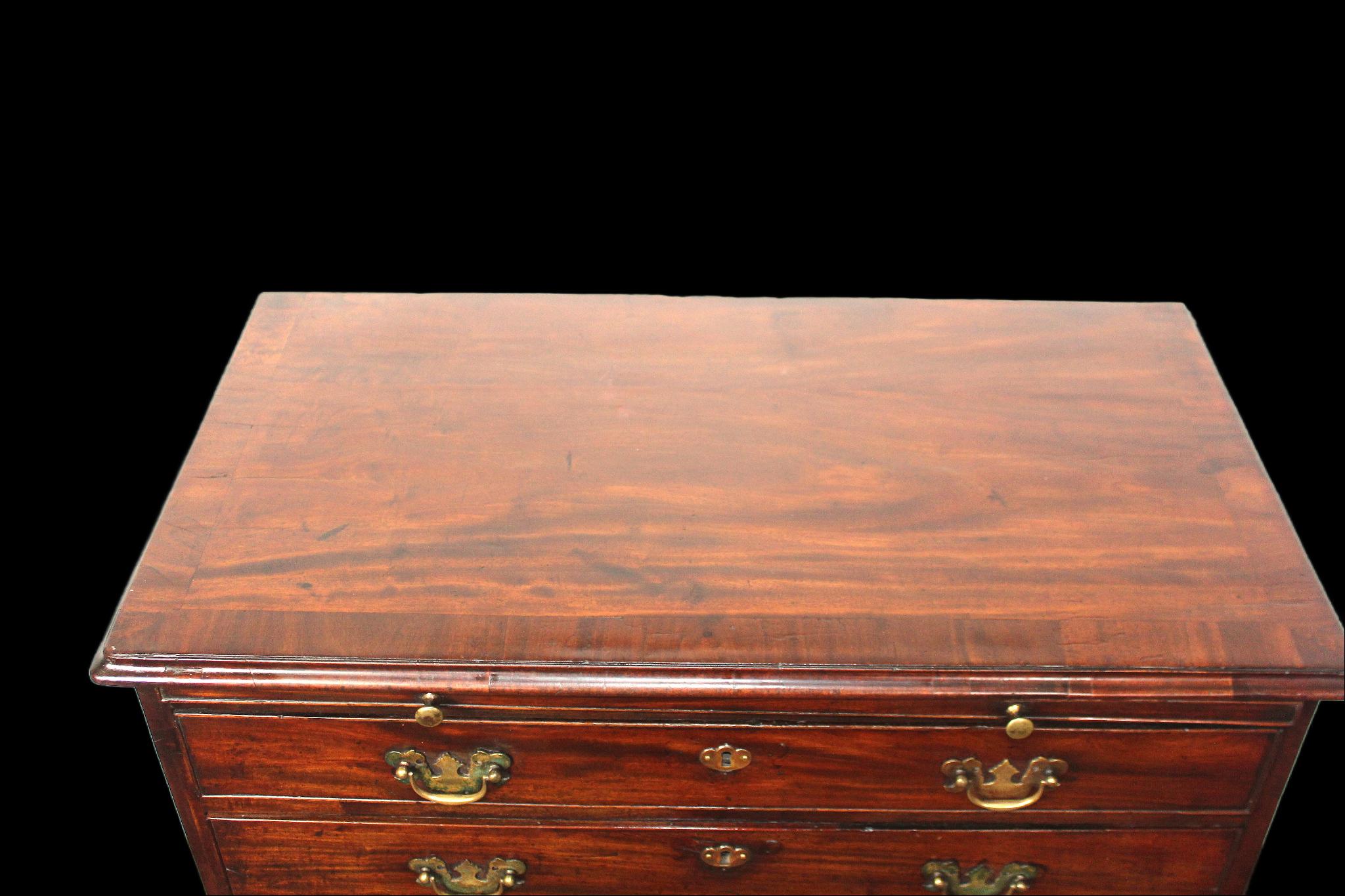 George II Mahogany Chest of Drawers, Circa 1730 – Original Ogee Feet & Brushing In Good Condition For Sale In Seaford, GB