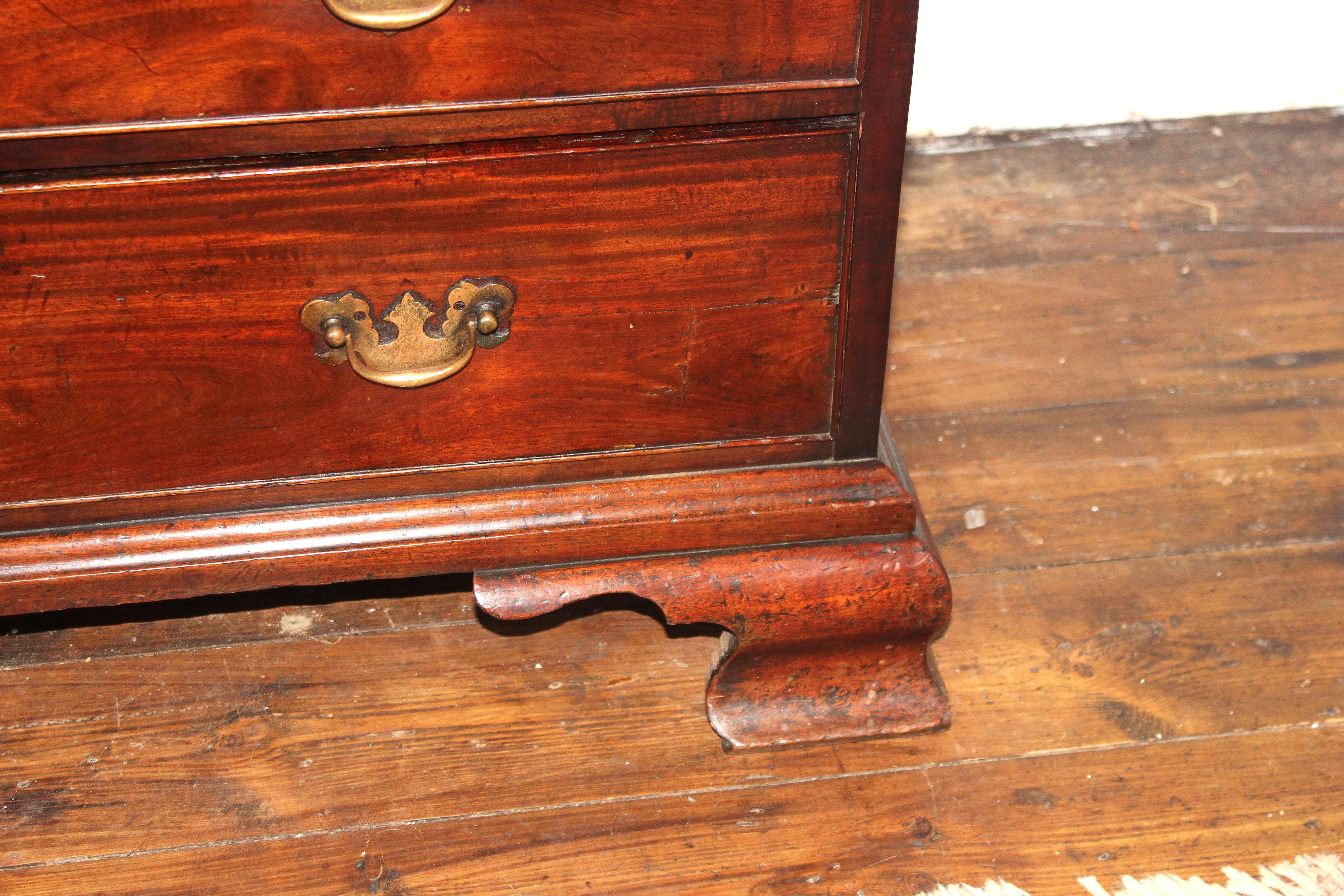 Mid-18th Century George II Mahogany Chest of Drawers, Circa 1730 – Original Ogee Feet & Brushing For Sale
