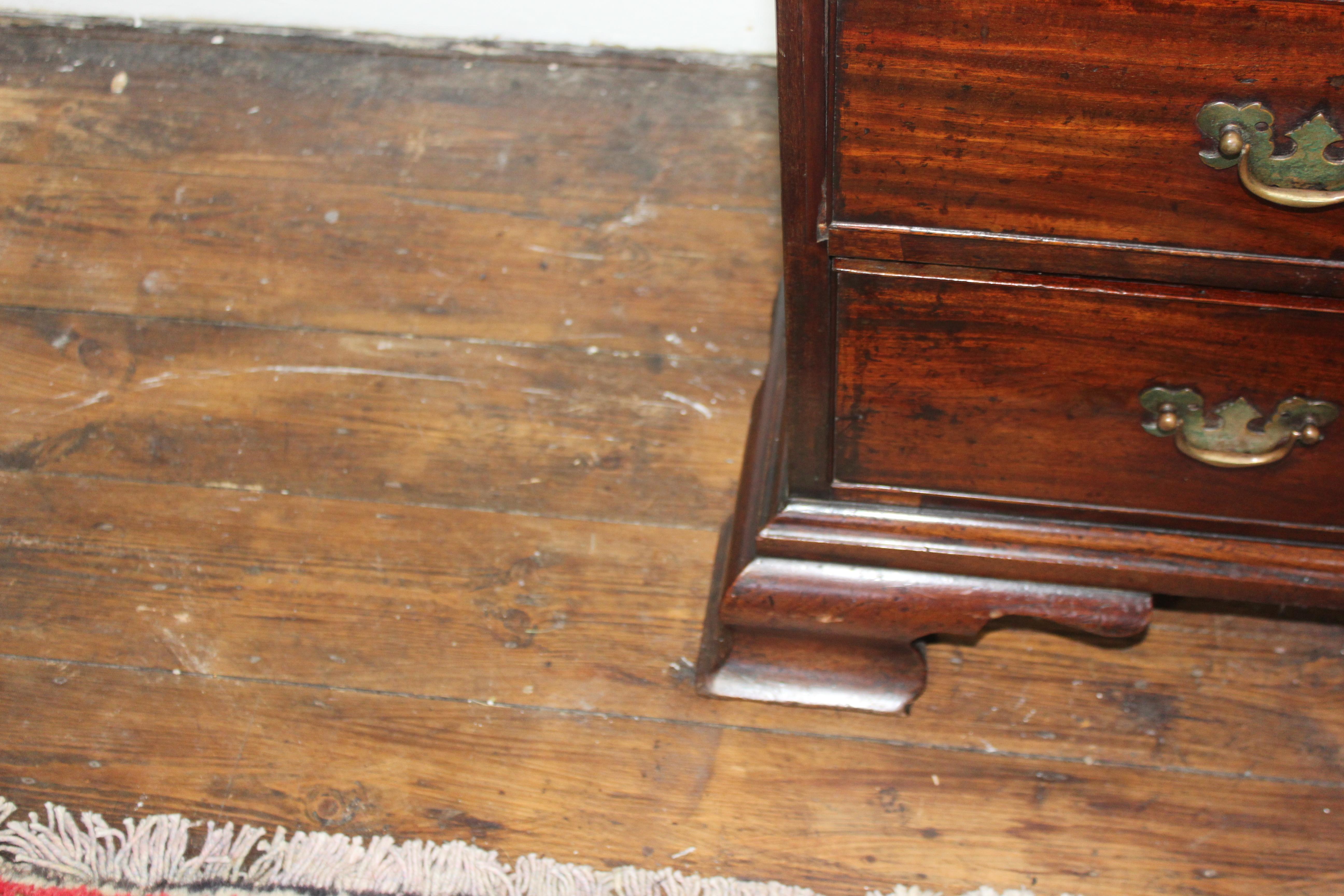 George II Mahogany Chest of Drawers, Circa 1730 – Original Ogee Feet & Brushing For Sale 1