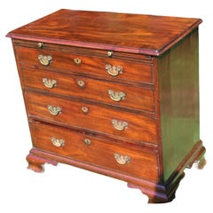 Cómoda de Caoba Jorge II, Circa 1730 - Pies conopiales y cepillado originales
