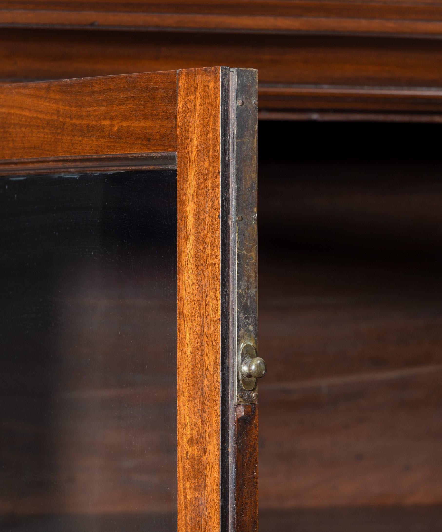 George II Mahogany Cupboard Base Bookcase In Good Condition In London, GB