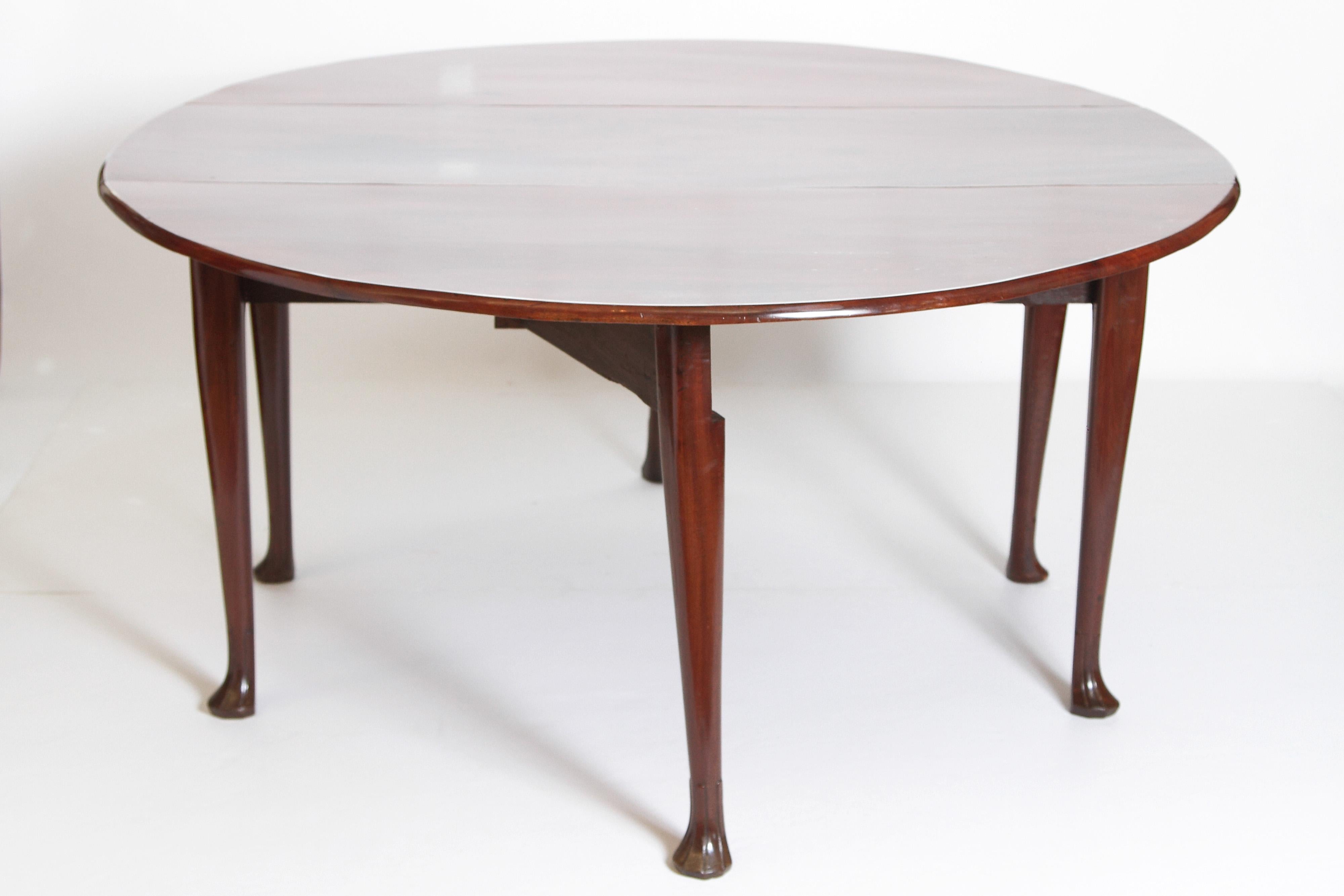 George II Mahogany Dining Table with Spanish Feet In Good Condition In Dallas, TX