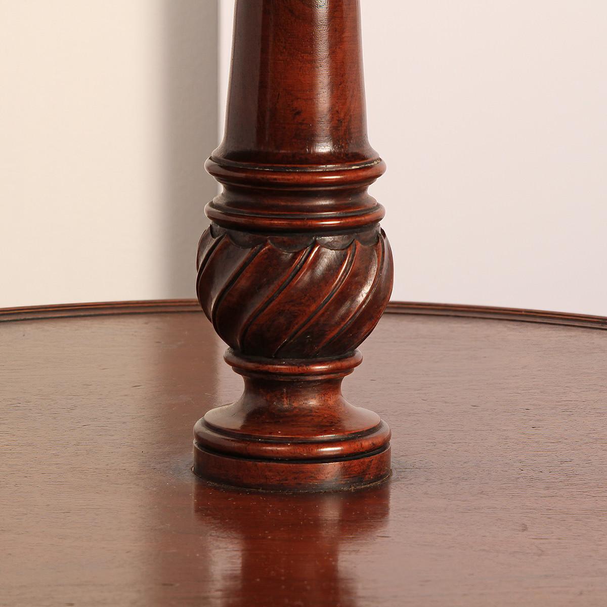 George II Mahogany Dumbwaiter In Good Condition For Sale In Westwood, NJ