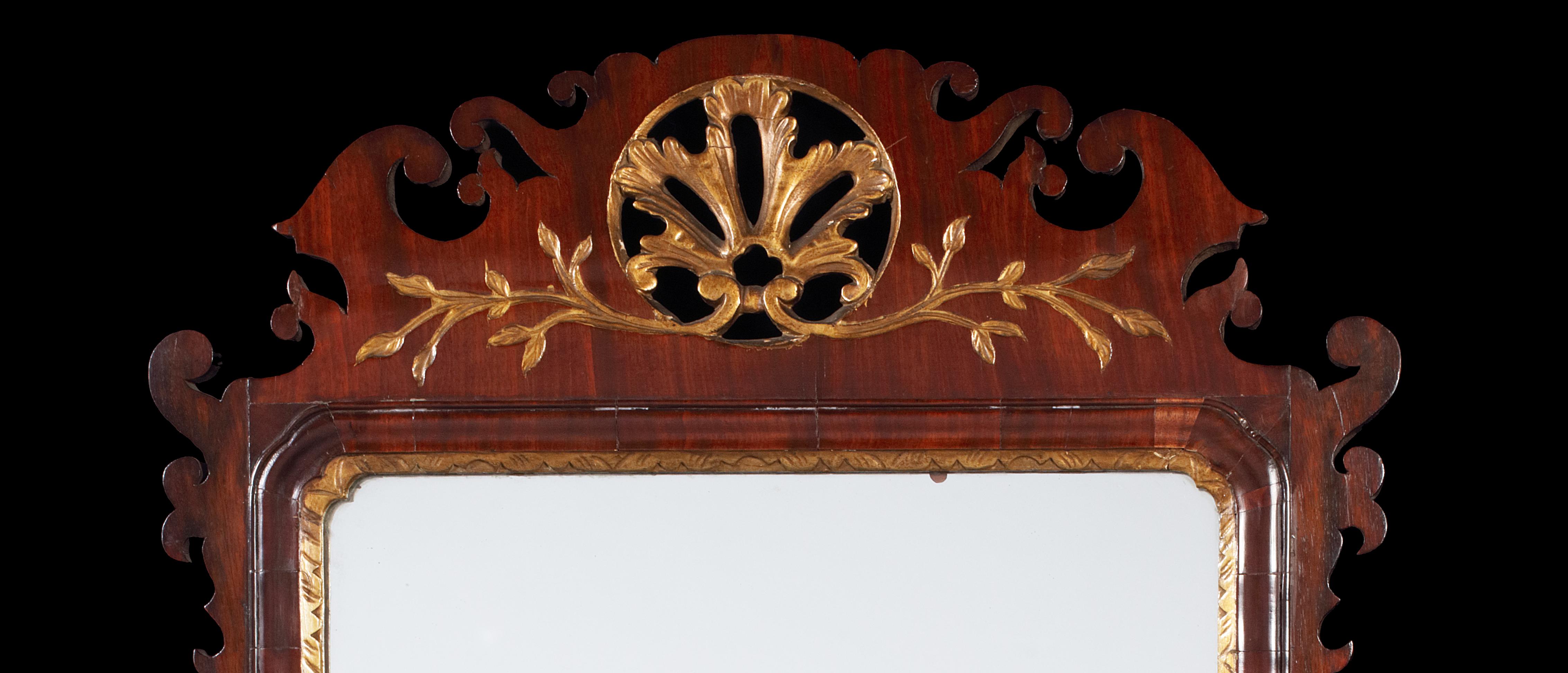 George II Mahogany Fret Carved and Parcel Gilt Mirror In Good Condition In Henley-on-Thames, Oxfordshire