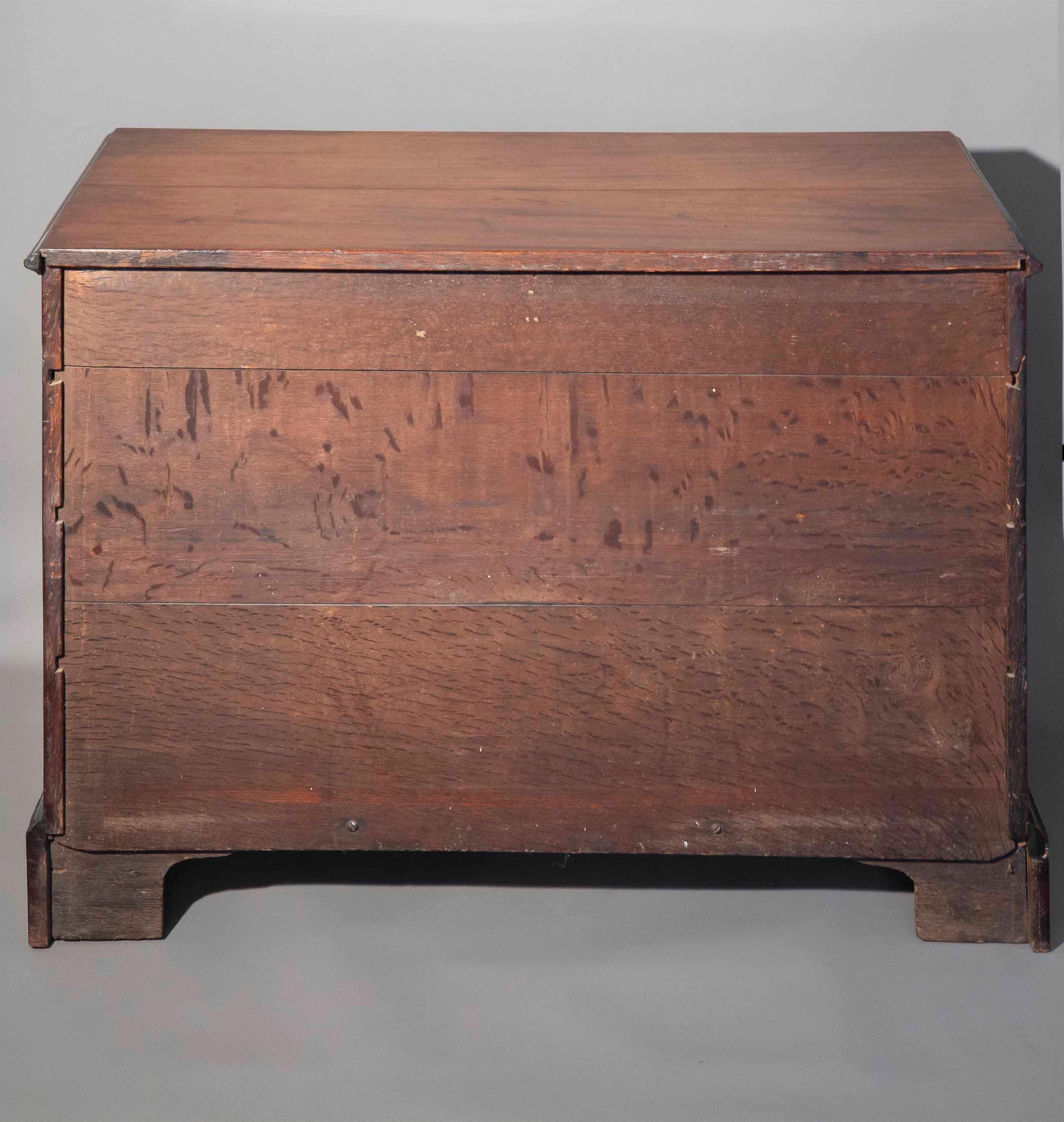 Scrivania a ginocchio di Giorgio II del XVIII secolo in vendita 5
