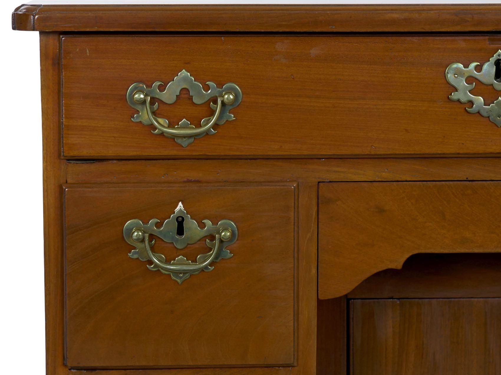 George II Mahogany Kneehole Dressing Table Desk, England, circa 1750 6