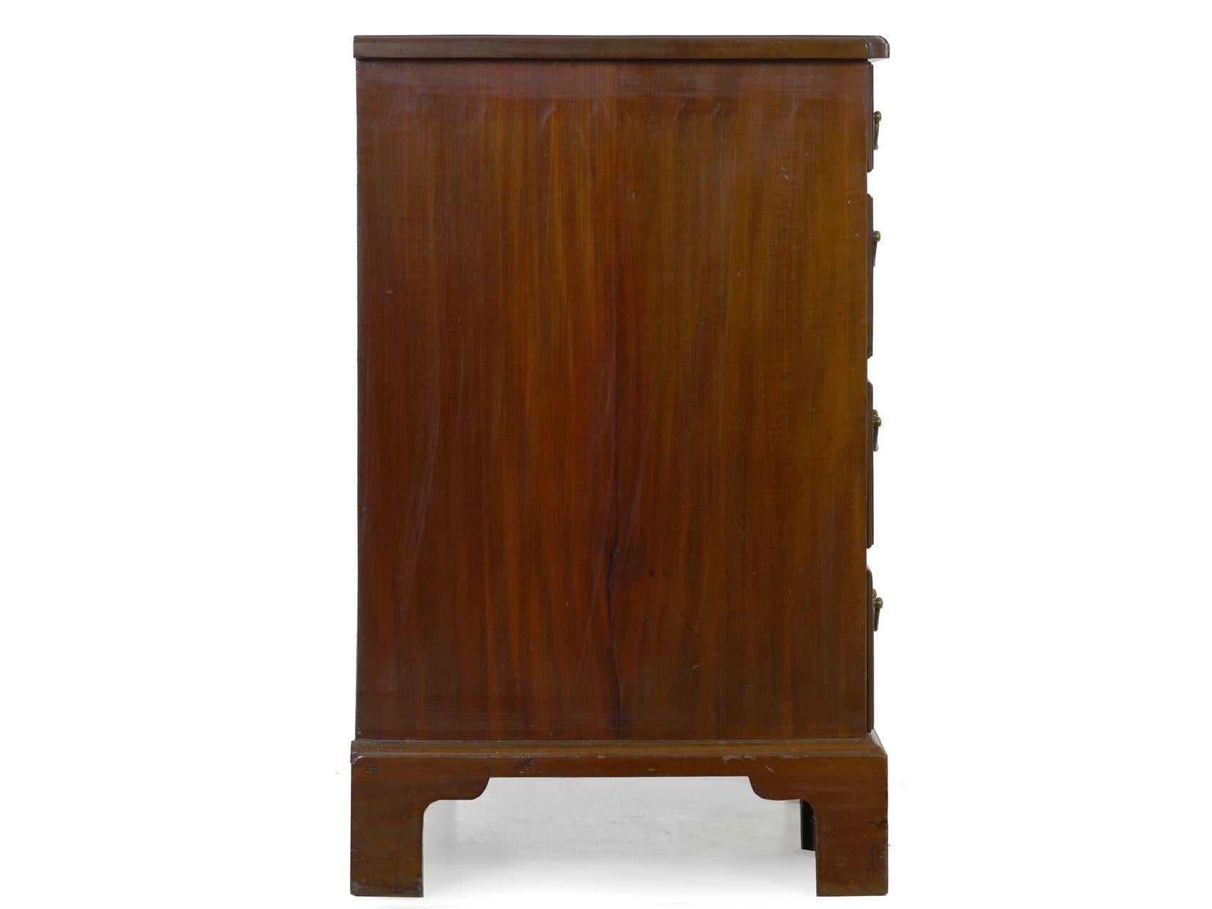 George II Mahogany Kneehole Dressing Table Desk, England, circa 1750 11