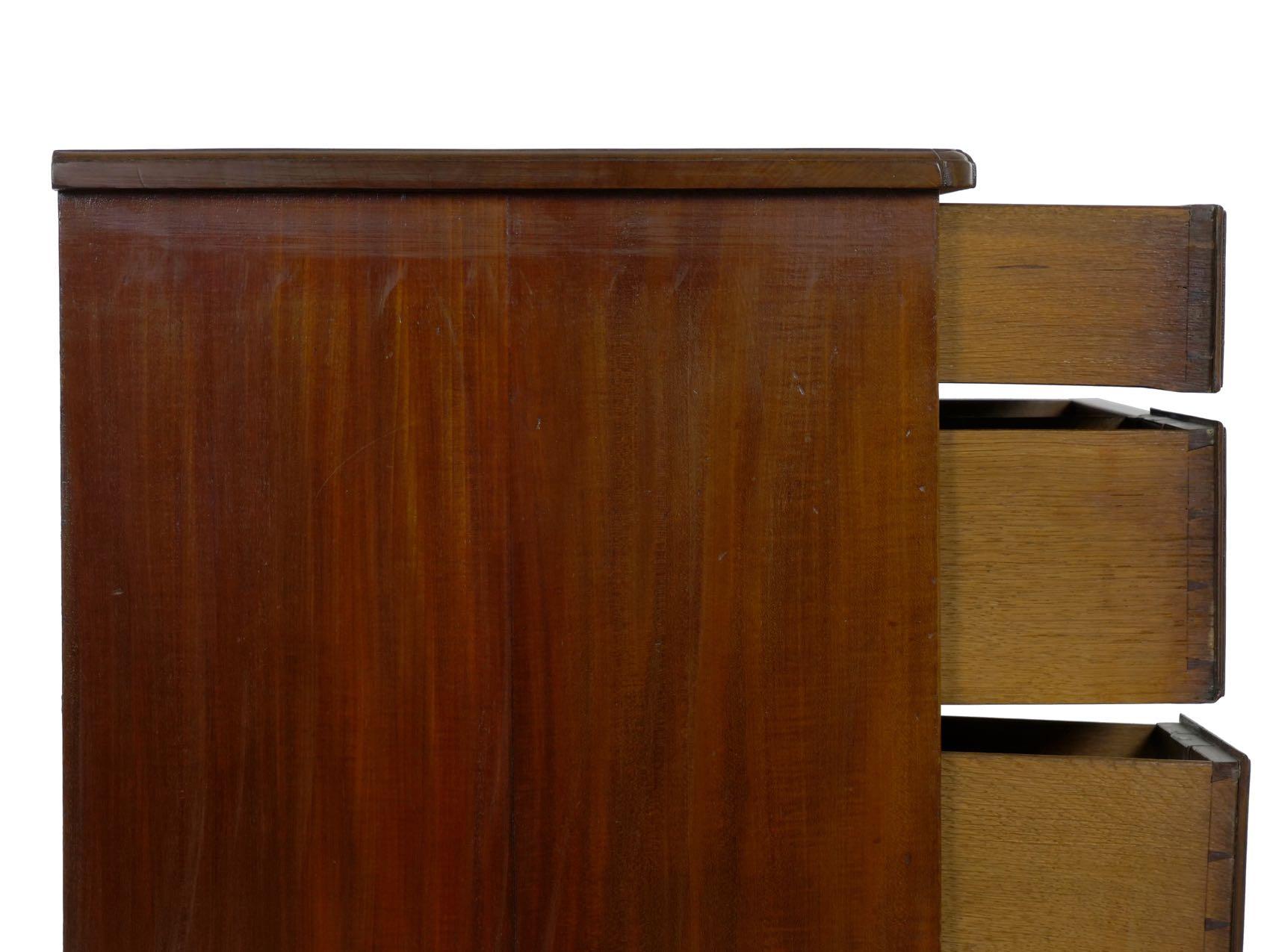 George II Mahogany Kneehole Dressing Table Desk, England, circa 1750 12