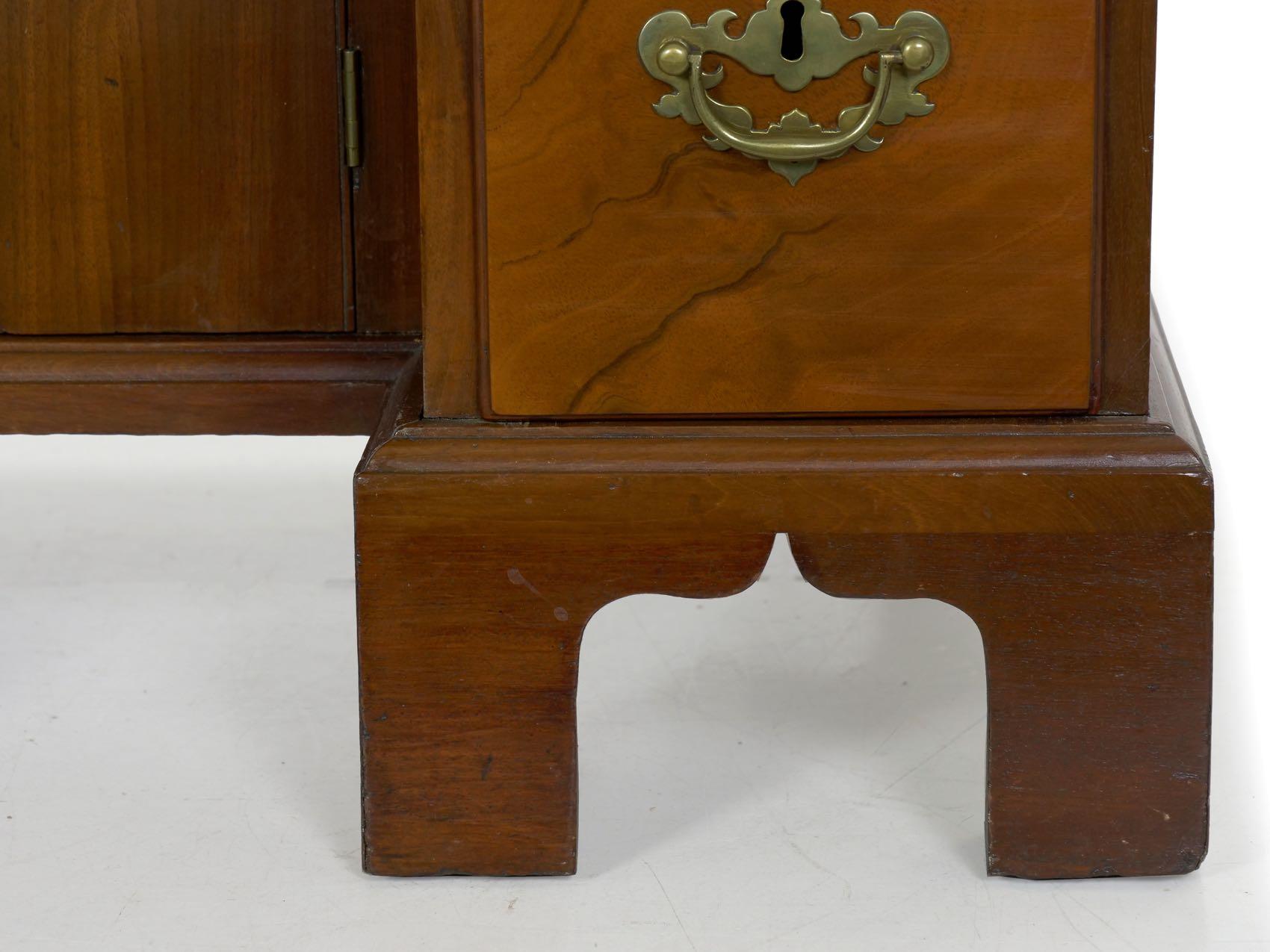 George II Mahogany Kneehole Dressing Table Desk, England, circa 1750 3