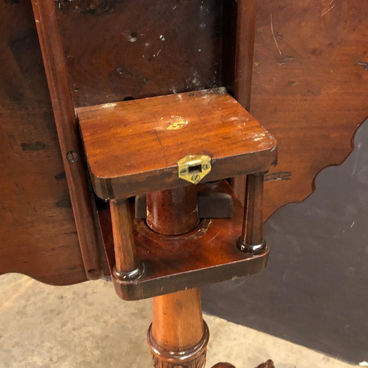 George II Mahogany Pie Crust Table In Good Condition In Westwood, NJ