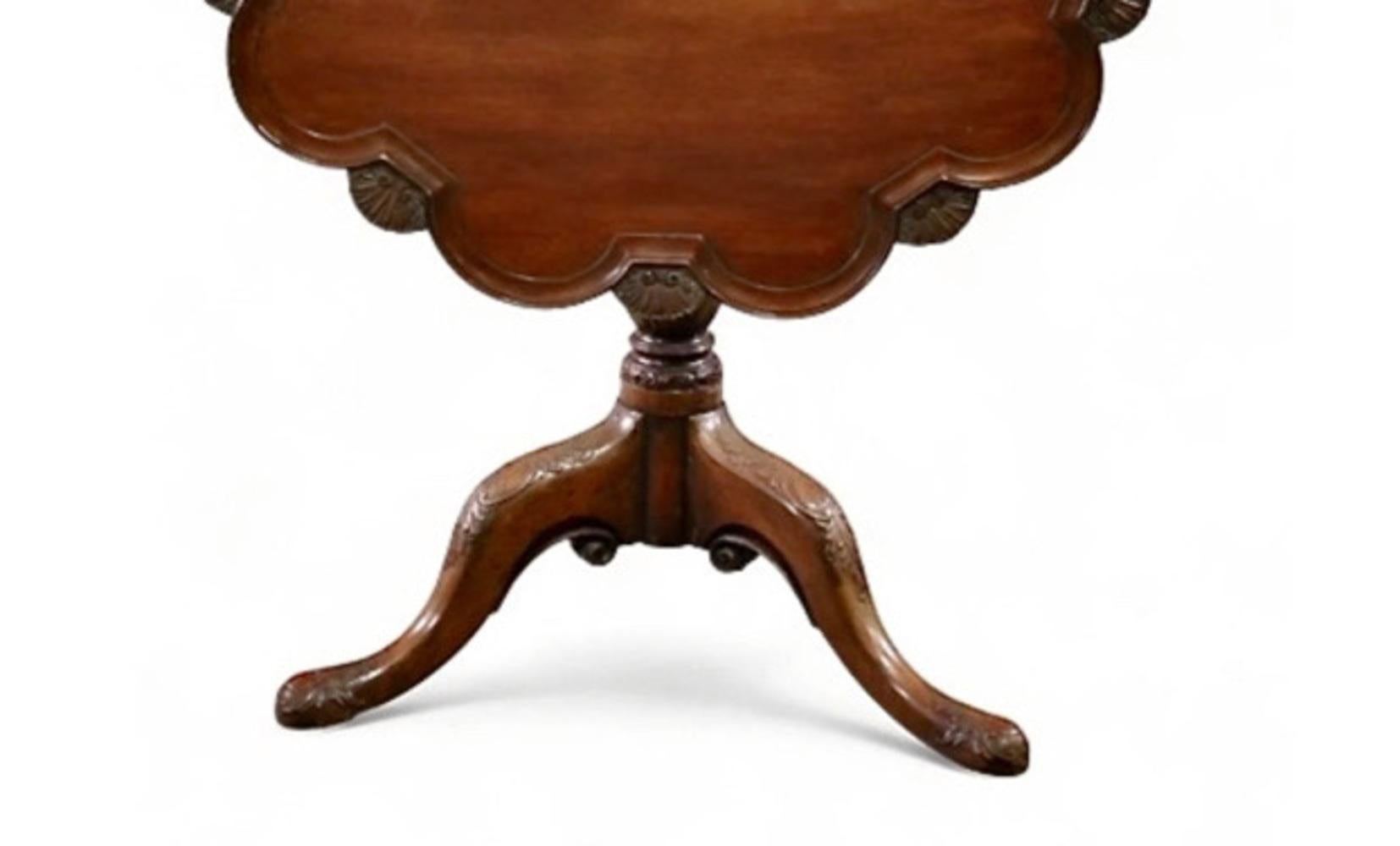 English George II Mahogany Piecrust Tilt Top Table For Sale