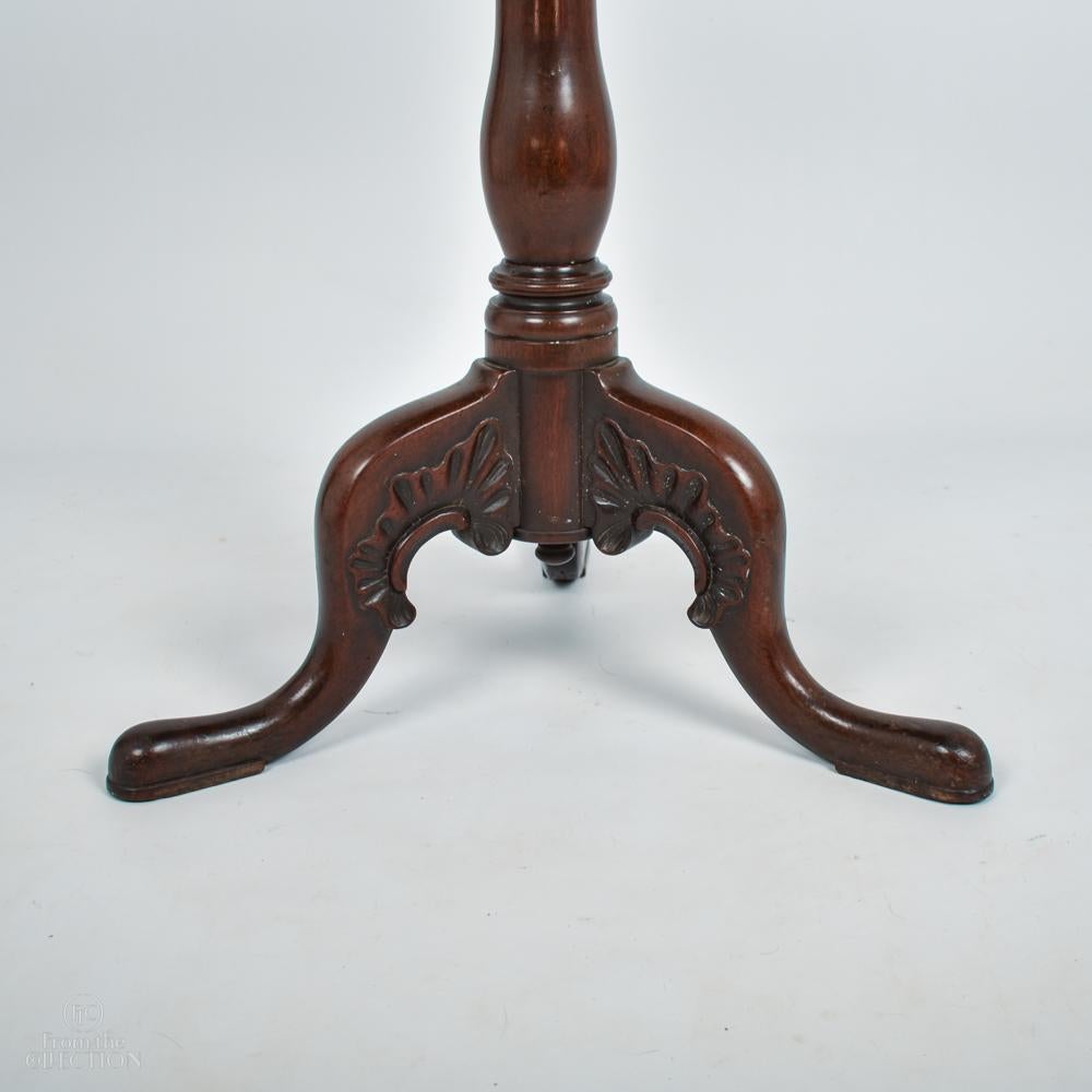 Runder Mahagoni-Sockeltisch mit Klappplatte aus George II. (Irisch) im Angebot