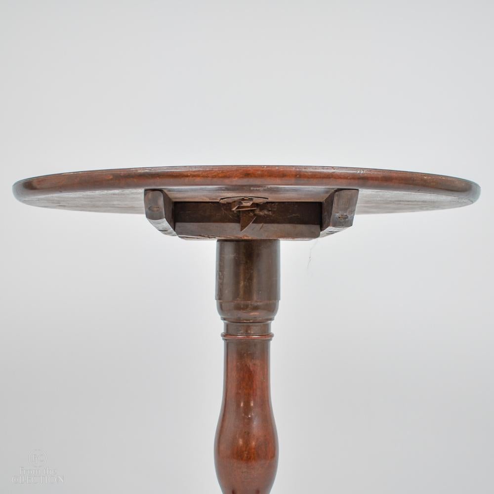 George II Mahogany Round Tilt Top Pedestal Table In Good Condition For Sale In Lincoln, GB