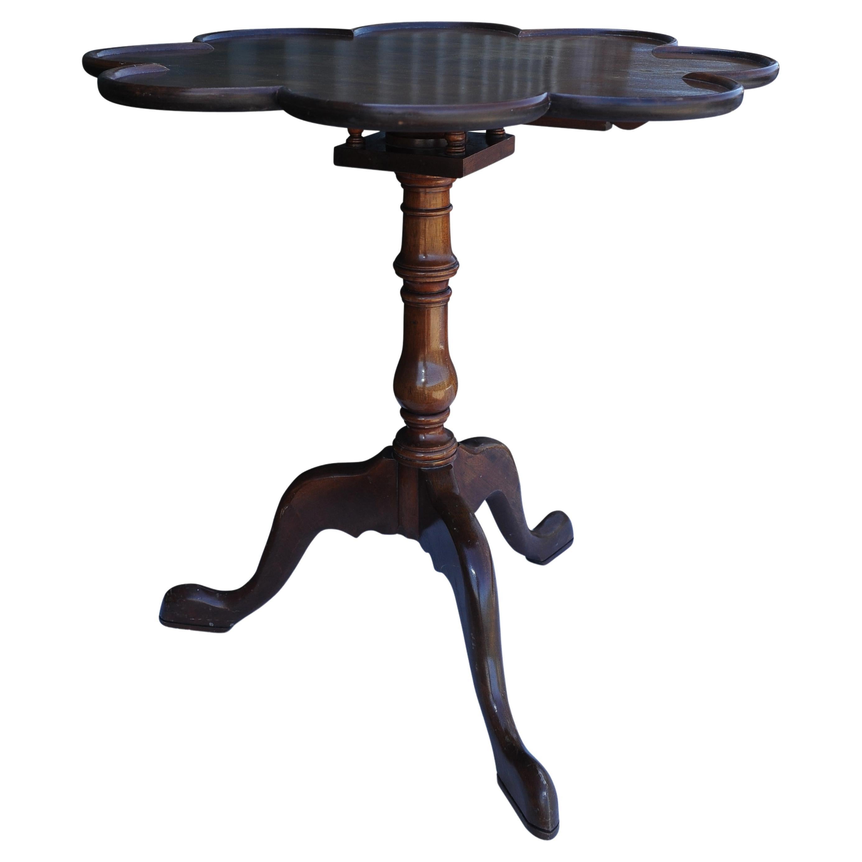 George II Mahogany Scalloped Edged Tripod Tilt Top Table On A Birdcage Centre
Types of furniture associated with social interactions—especially the serving and drinking of tea—were indispensable components of fashionable parlors during the second