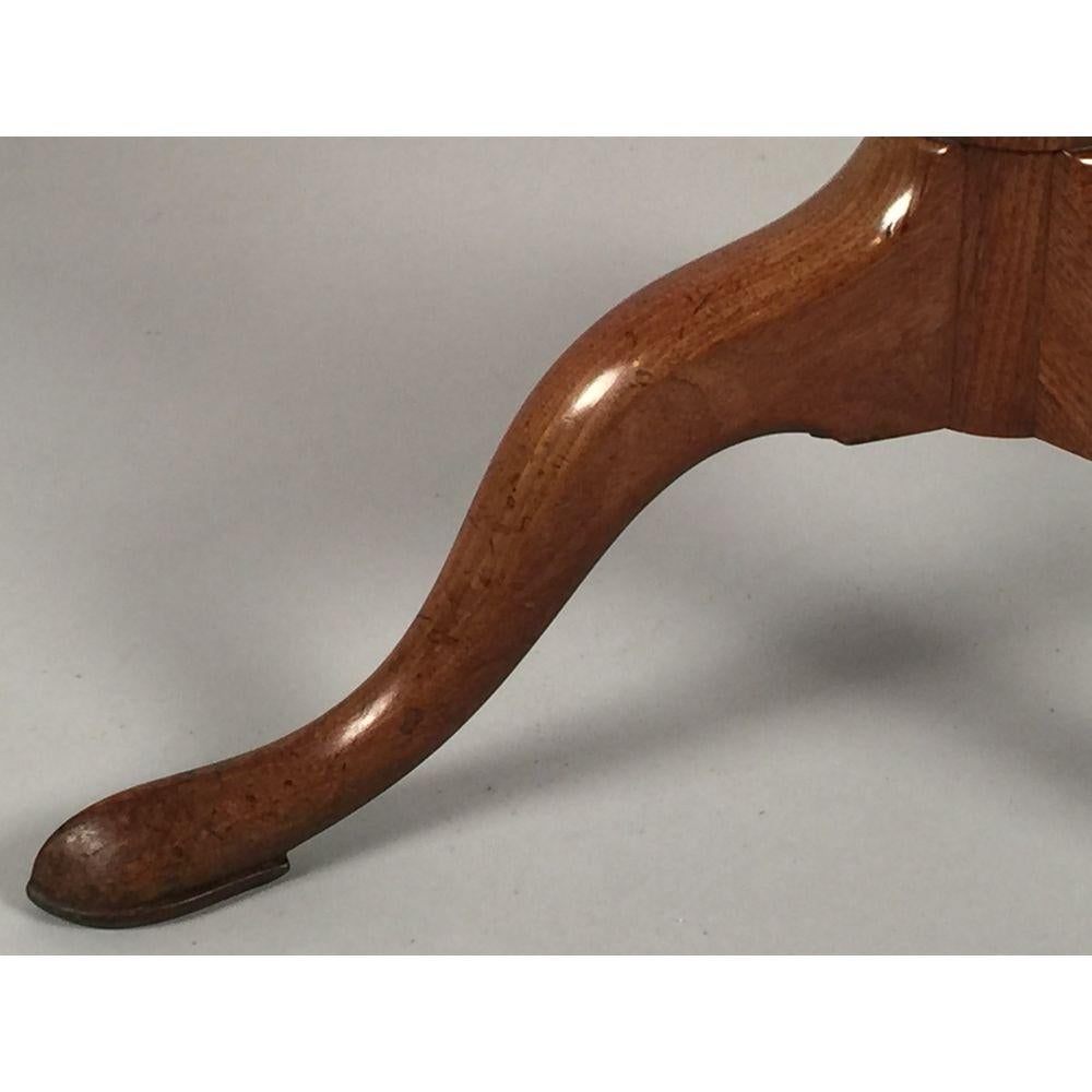 George II Mahogany Scalloped Tripod Table In Good Condition For Sale In Lymington, GB