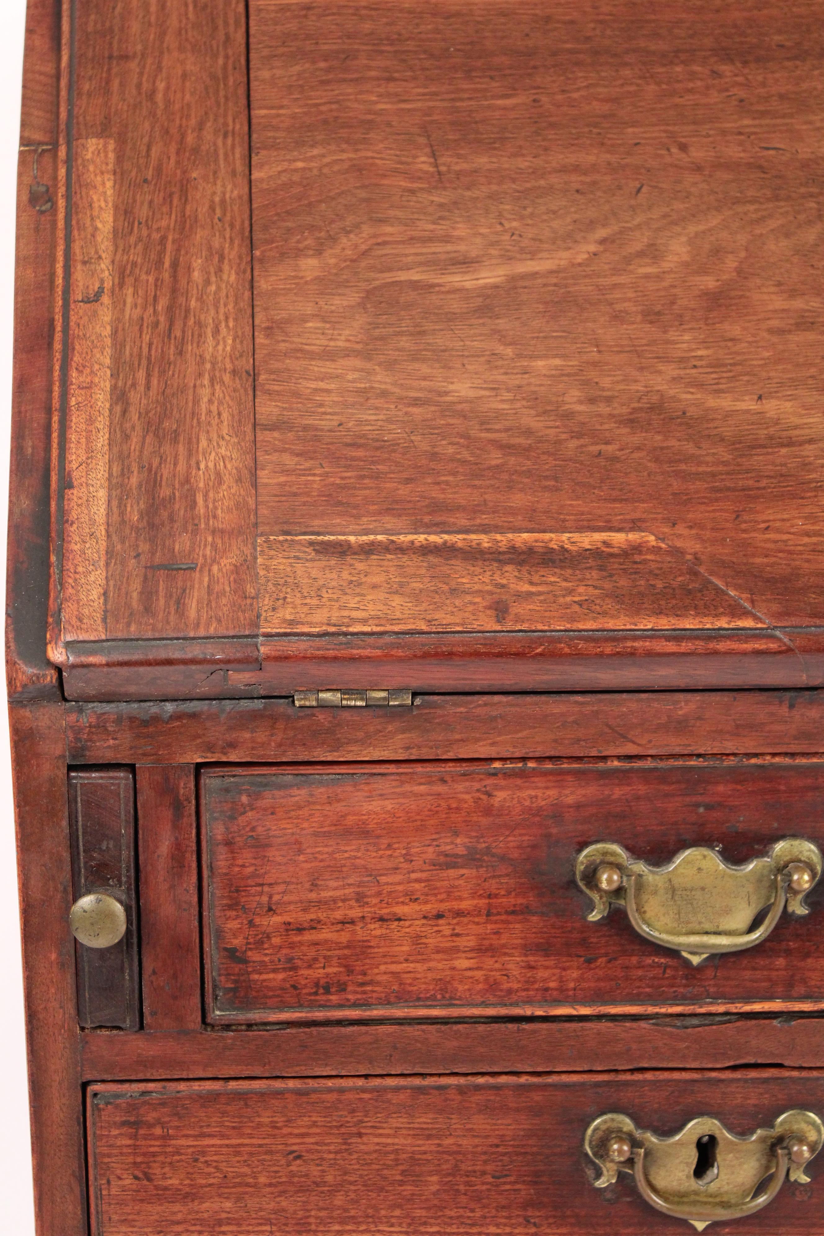 Bureau George II en acajou à plateau incliné en vente 4