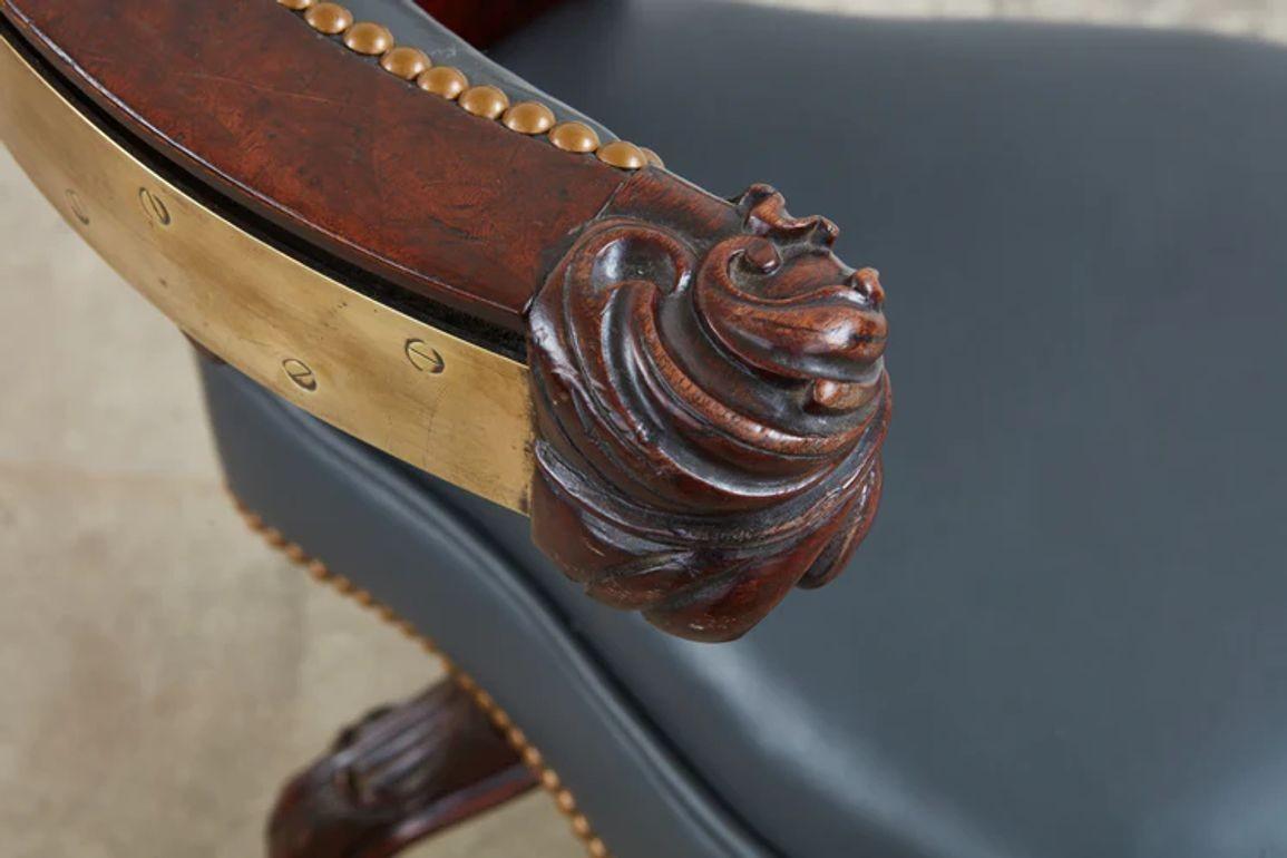 Chaise de lecture pivotante George II en acajou Bon état - En vente à Greenwich, CT