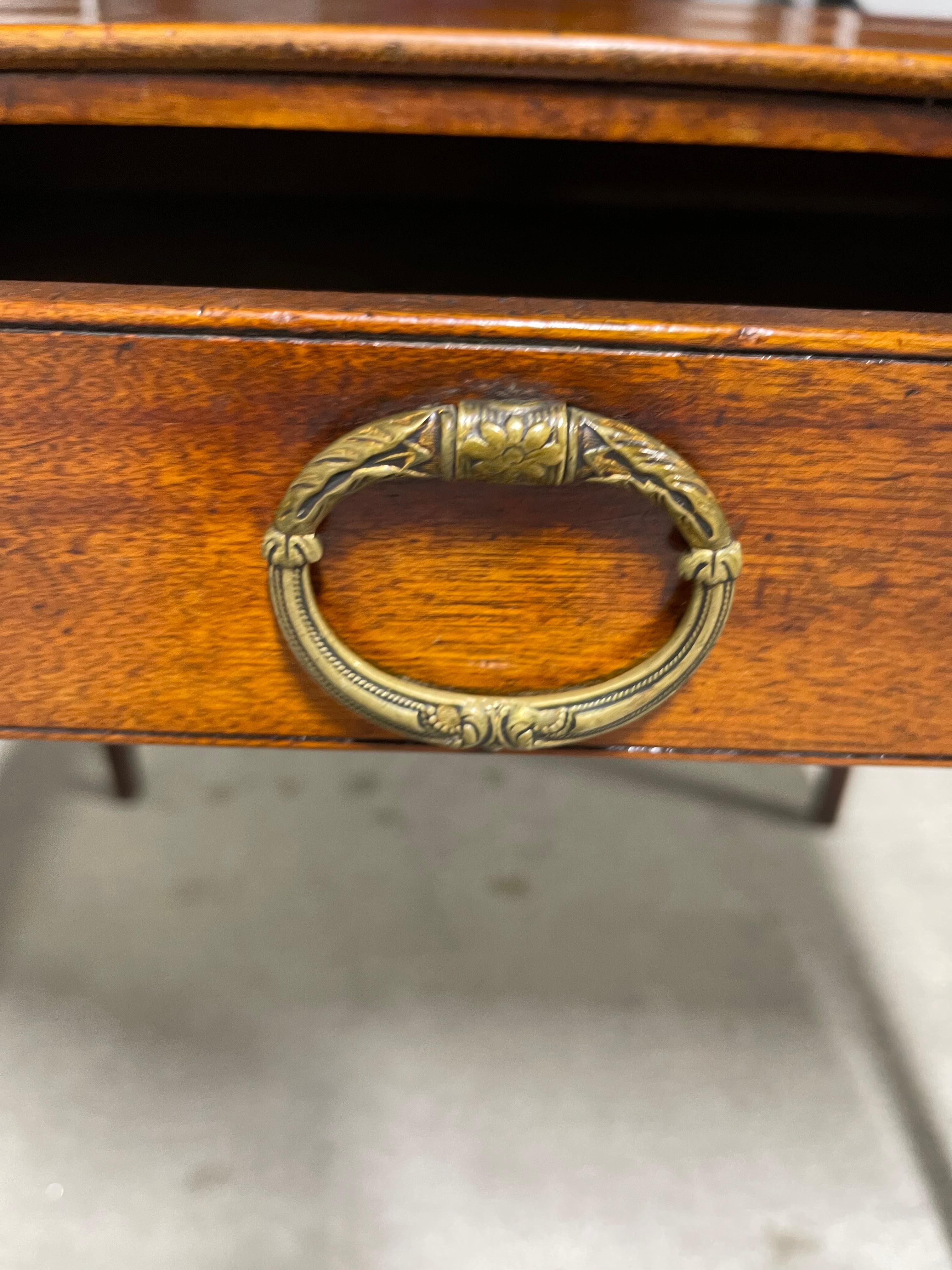 Acajou Table en acajou George II avec un seul tiroir long, vers 1810 en vente