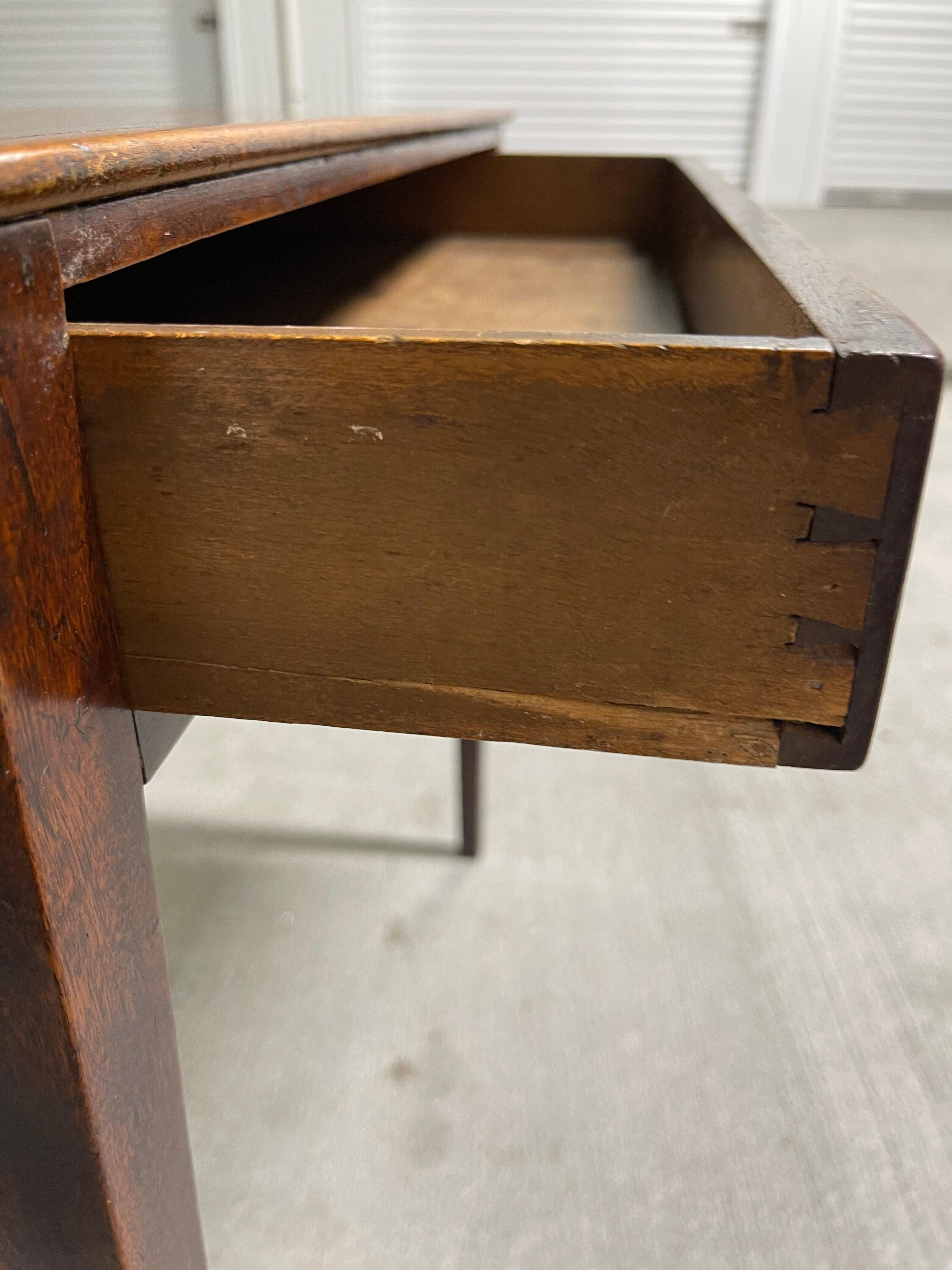 Table en acajou George II avec un seul tiroir long, vers 1810 en vente 1
