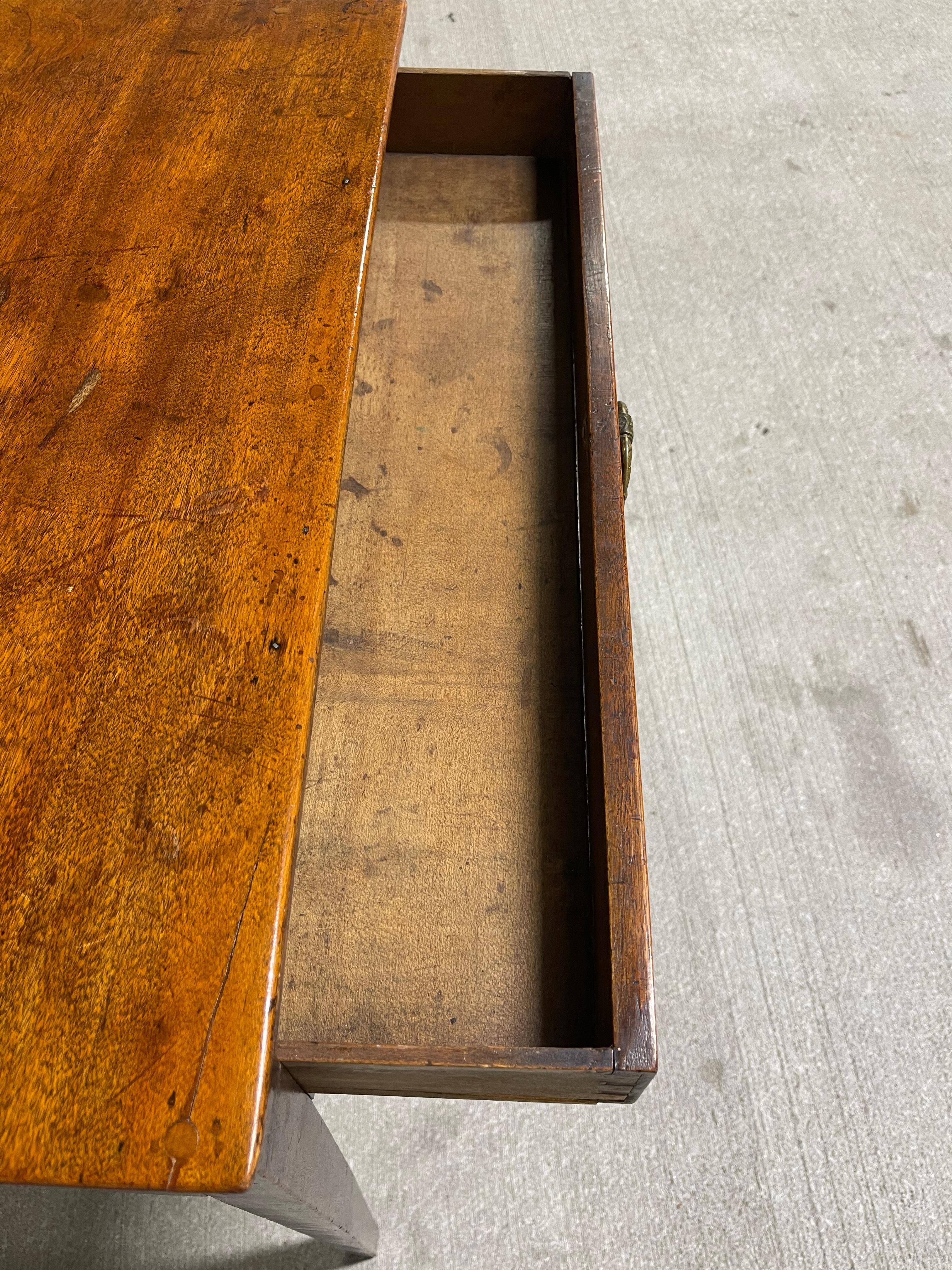 Table en acajou George II avec un seul tiroir long, vers 1810 en vente 2