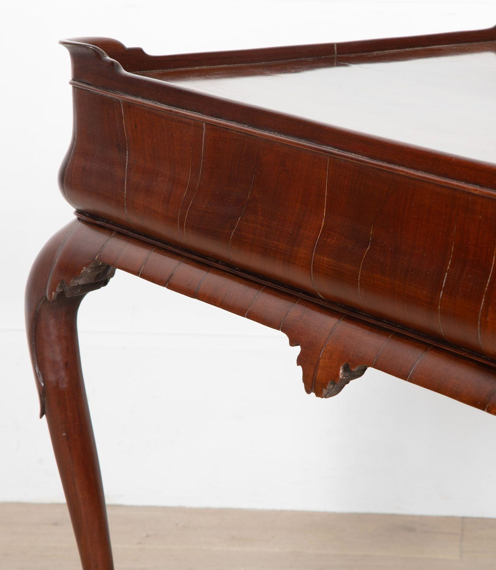 Table d'appoint George II en acajou à plateau en vente 8