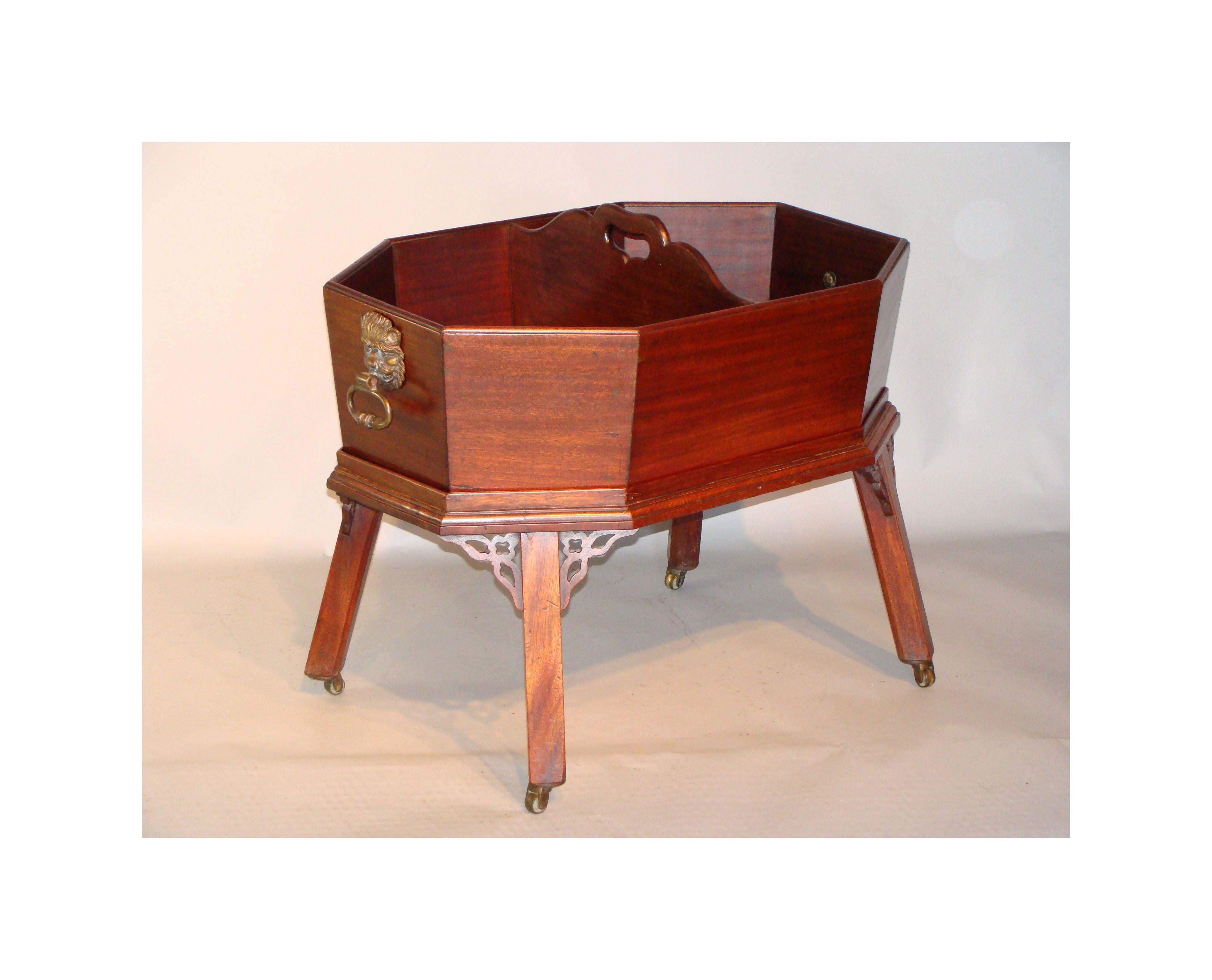 English George II Mahogany Wine Waiter or Bottle Carrier For Sale