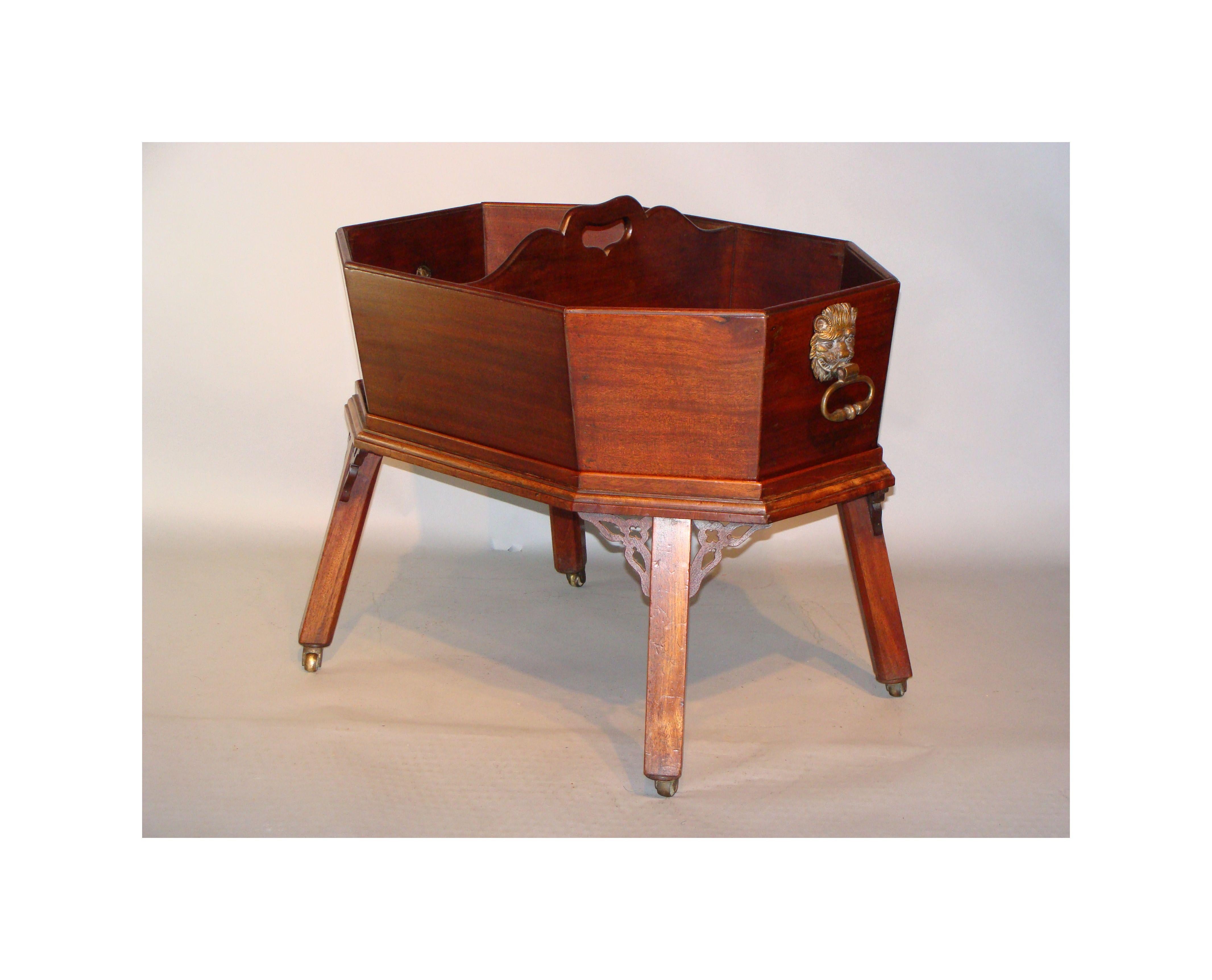 George II Mahogany Wine Waiter or Bottle Carrier For Sale 3