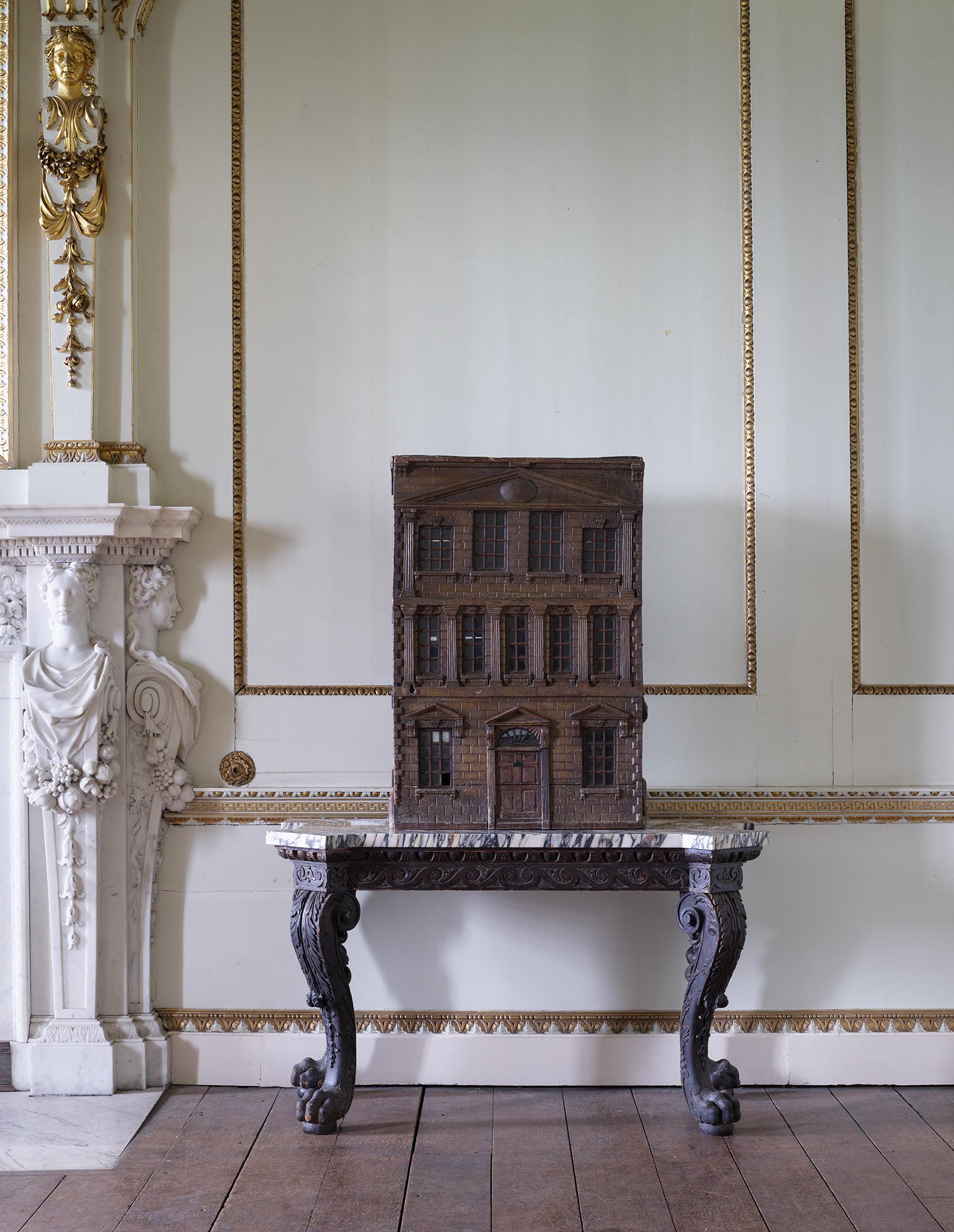Mesa consola con tapa de mármol Jorge II siglo XVIII en venta