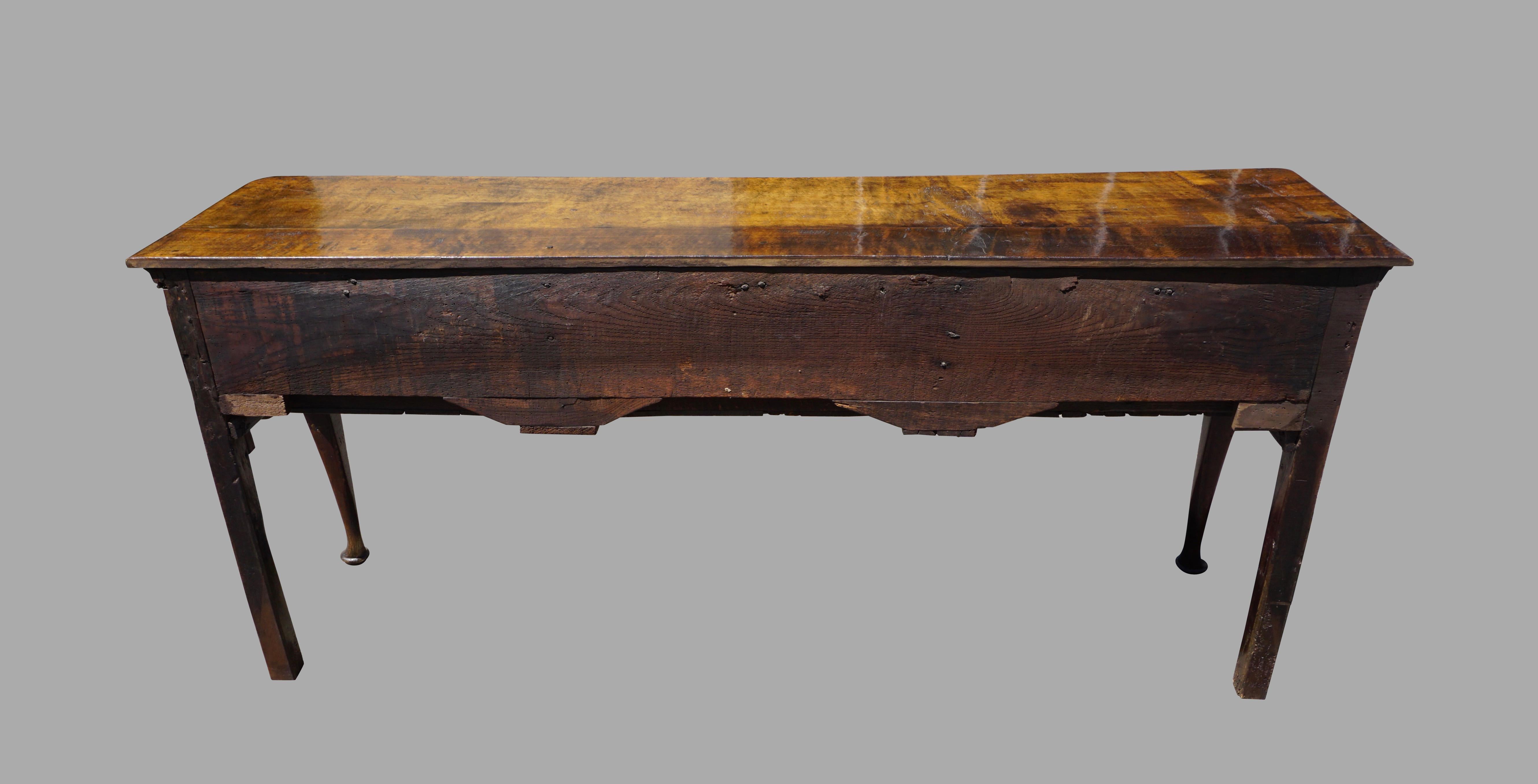 18th Century George II Oak Dresser Base with 3 Crossbanded Drawers on Cabriole Legs For Sale