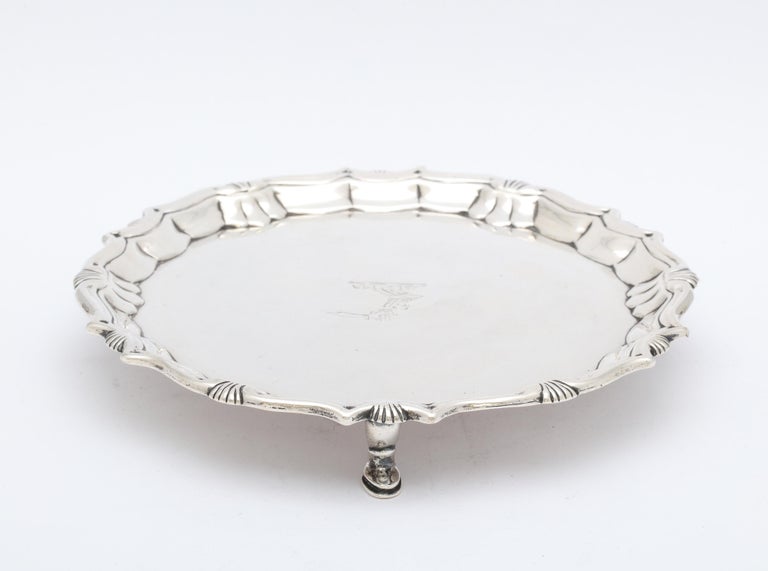 George II Period '1744' Sterling Silver Footed Salver/Tray In Good Condition For Sale In New York, NY