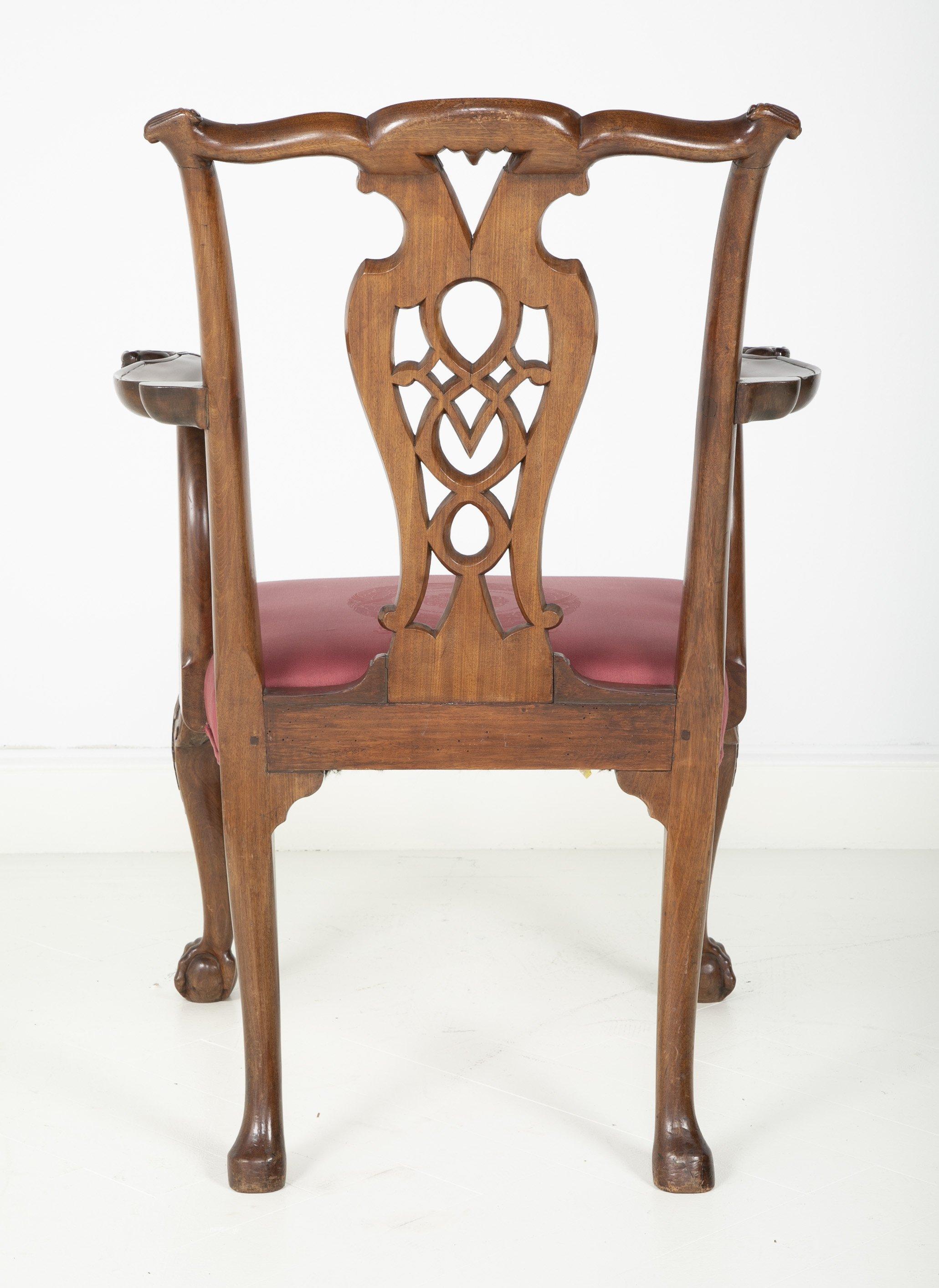 Geschnitzter Sessel aus Padouk-Holz aus der Zeit Georgs II. im Angebot 7