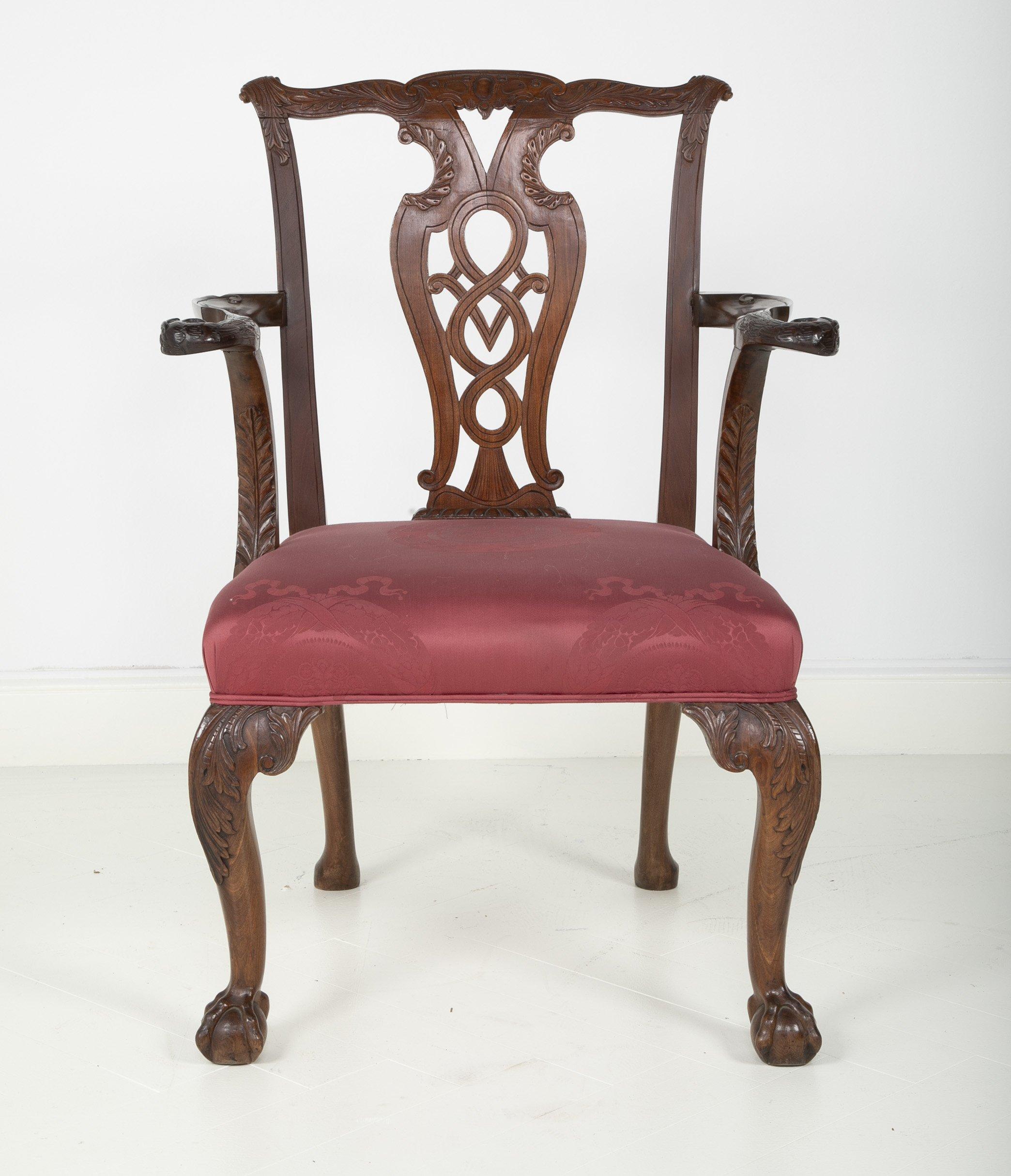 Geschnitzter Sessel aus Padouk-Holz aus der Zeit Georgs II. im Zustand „Gut“ im Angebot in Westwood, NJ