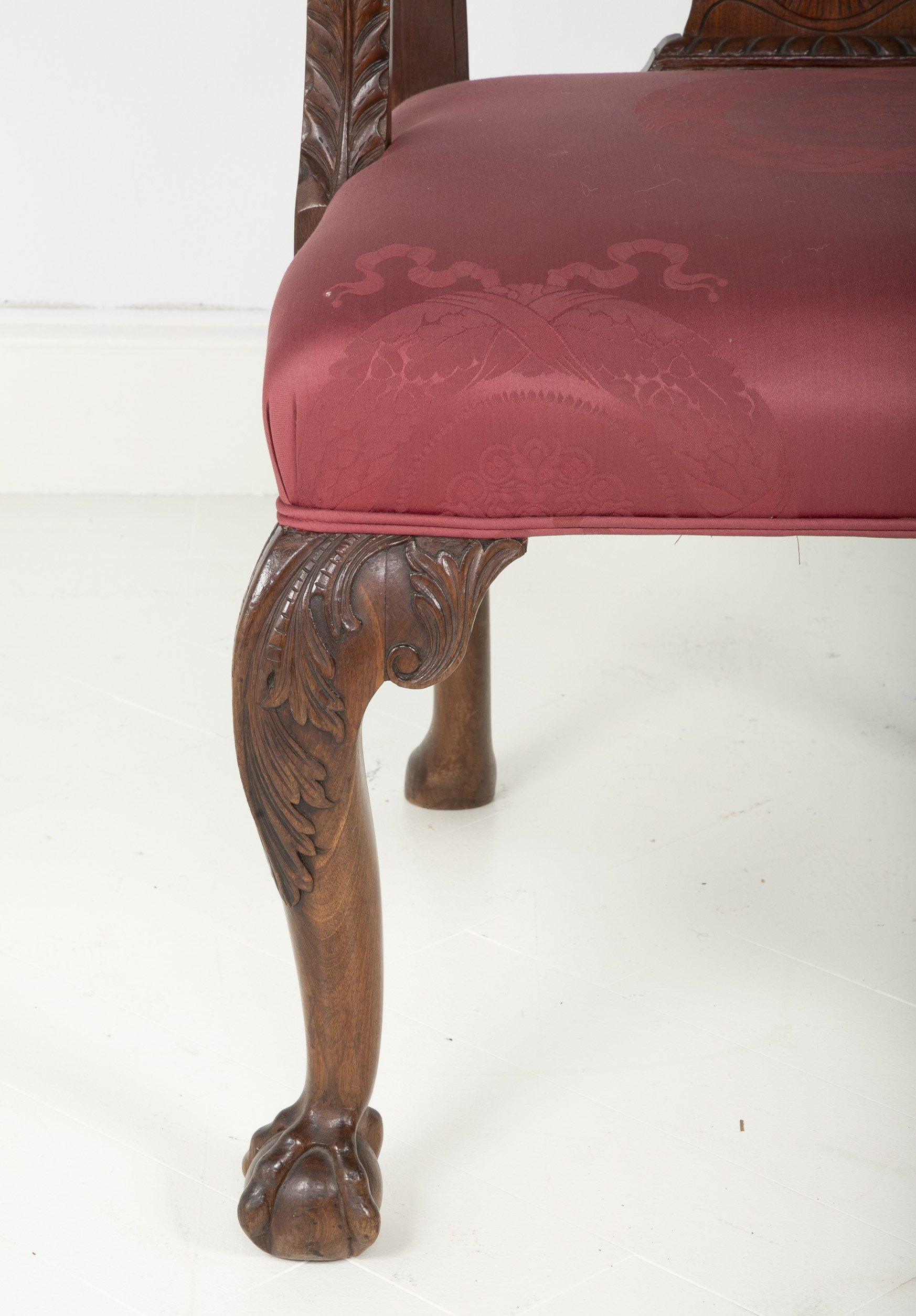 Geschnitzter Sessel aus Padouk-Holz aus der Zeit Georgs II. (18. Jahrhundert) im Angebot