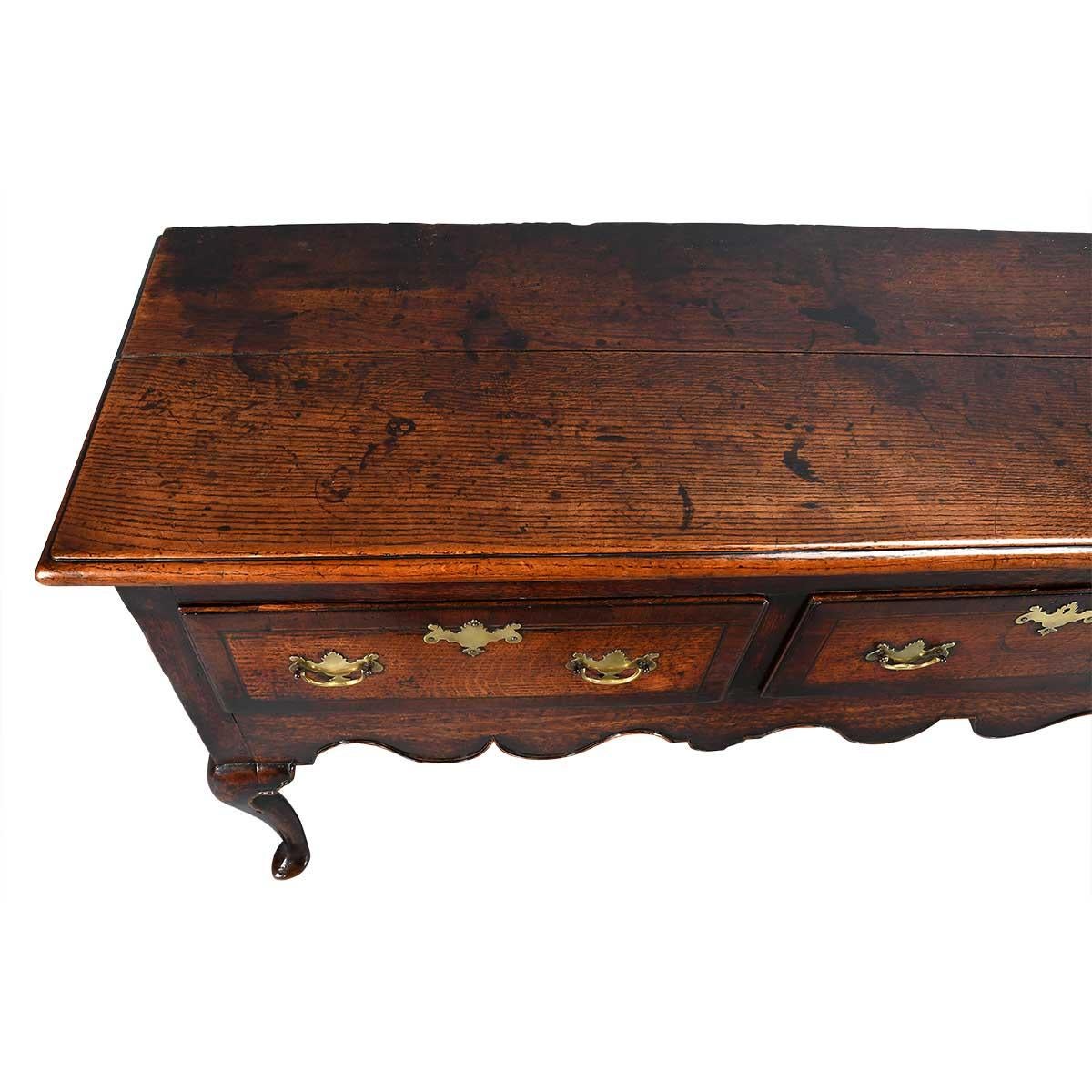 George II Period Dresser on Cabriole Legs In Good Condition For Sale In Harrodsburg, KY