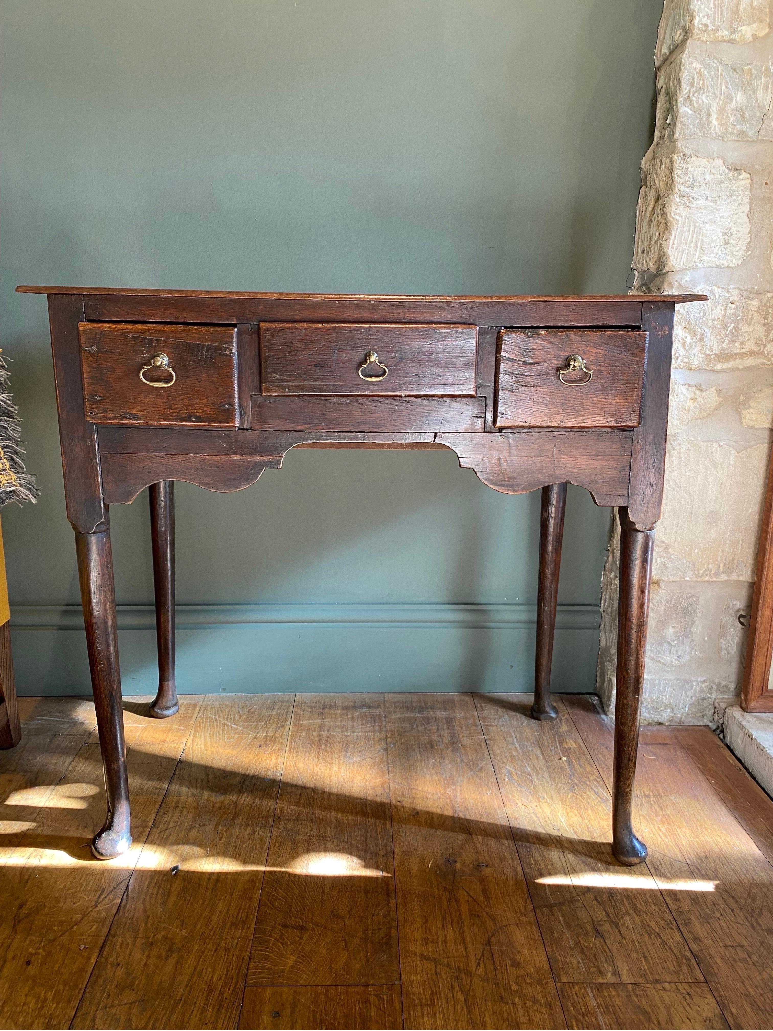 Very fine, naive provincial oak lowboy from the reign of George II. 3 drawers with small brass pulls. 

English circa 1740.