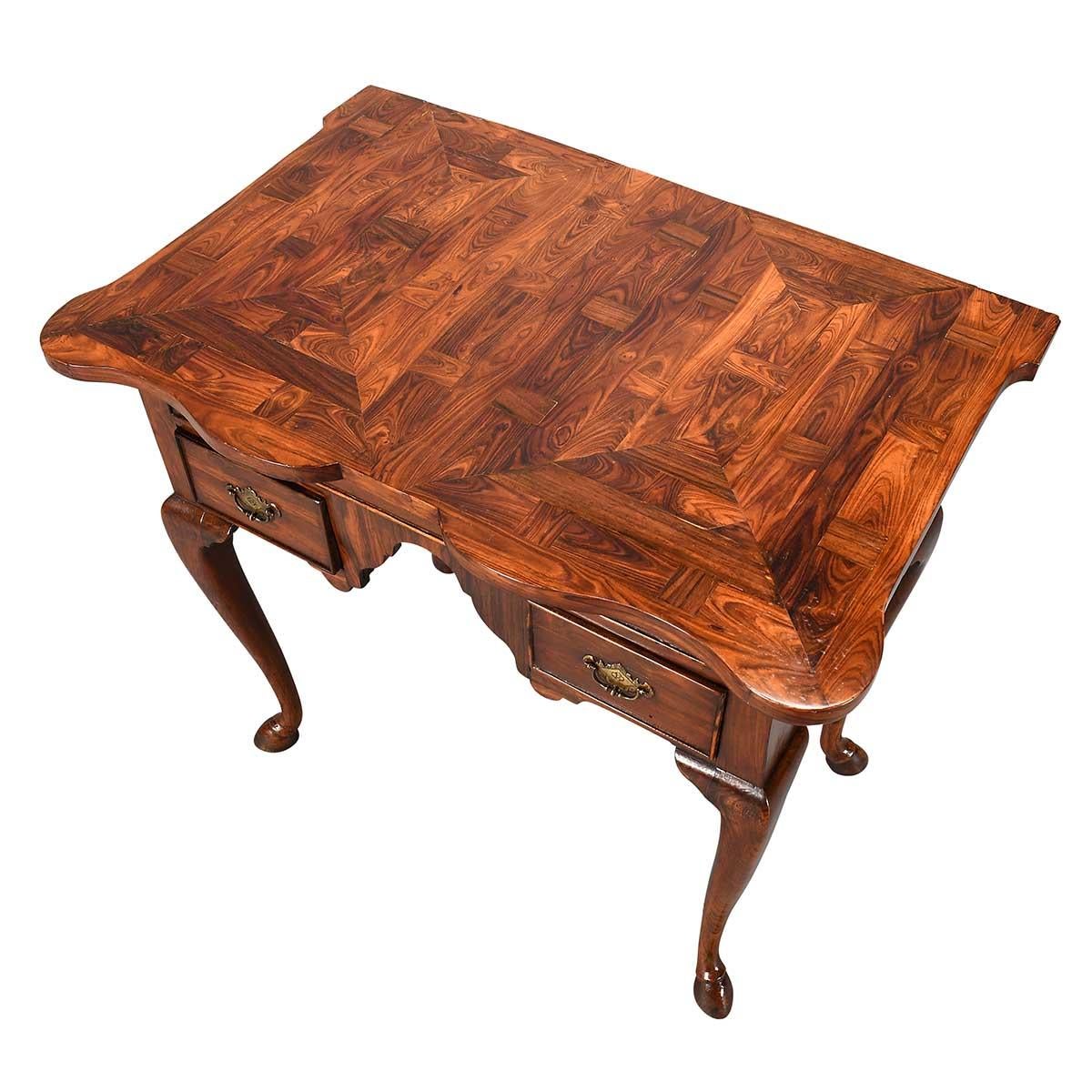 Parquet Lowboy impiallacciato in legno di Re Giorgio II in vendita
