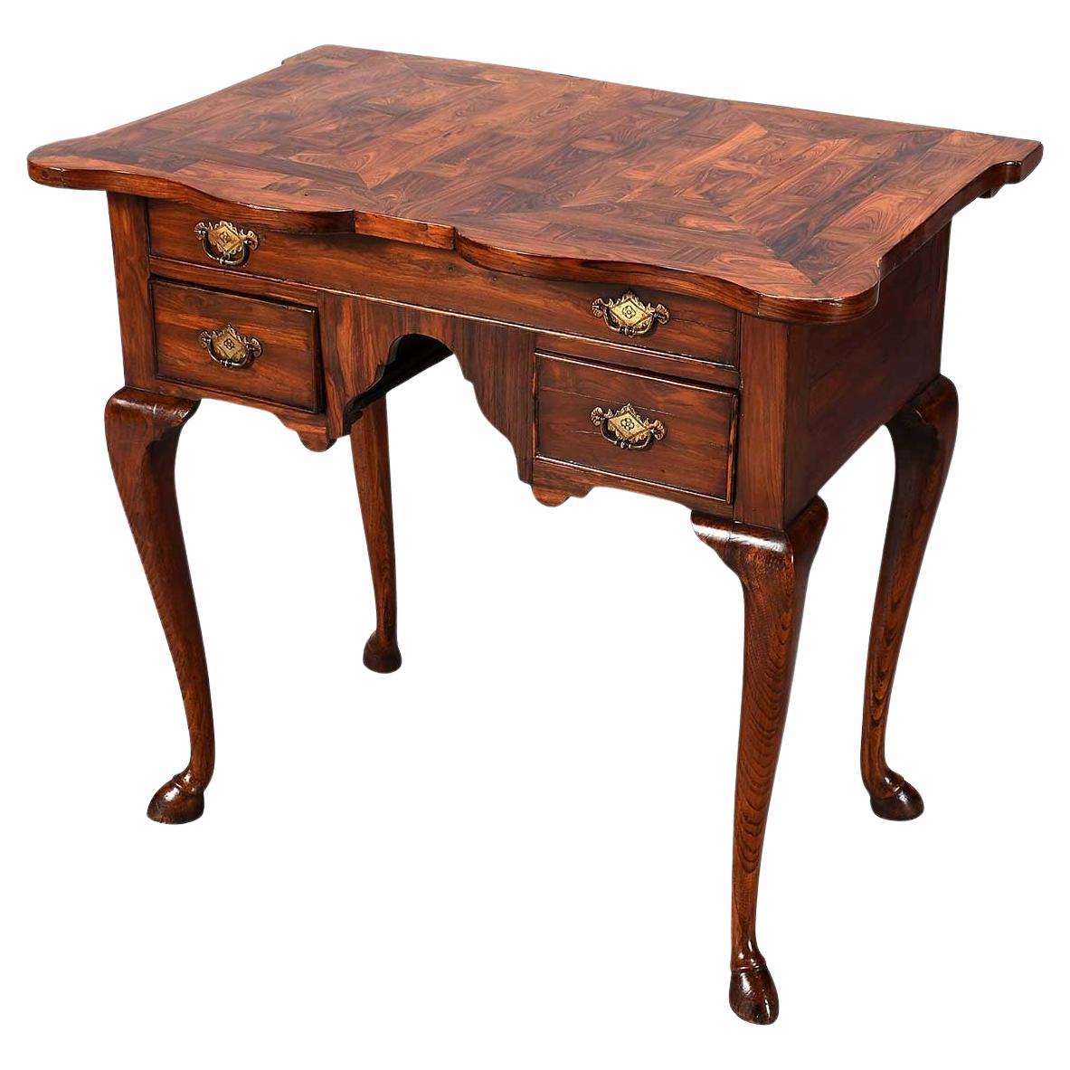 Lowboy d'époque George II en placage de bois de roi