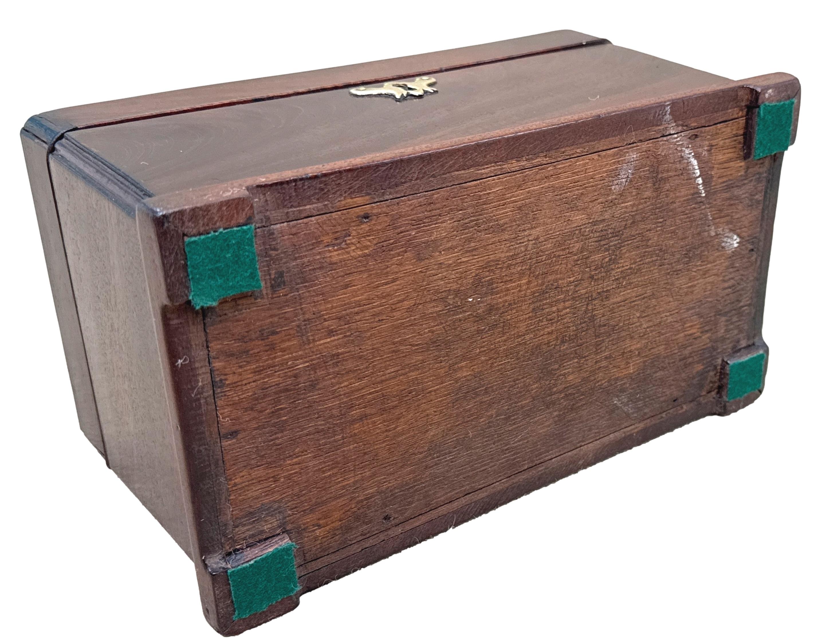 Caja de té de caoba del periodo Jorge II en venta 4