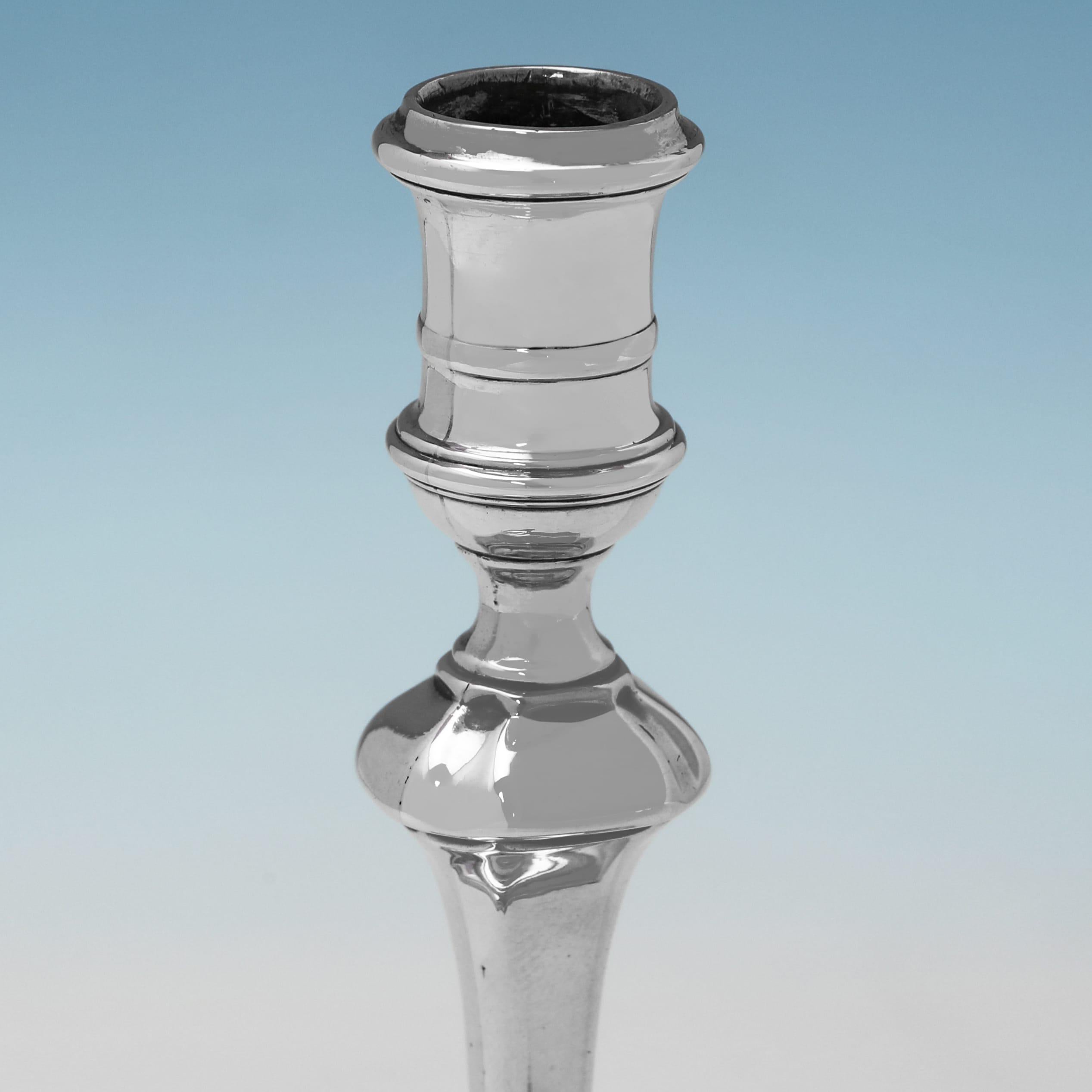 Inglese Cero in argento sterling del periodo di Giorgio II con marchio di Londra del 1729 in vendita