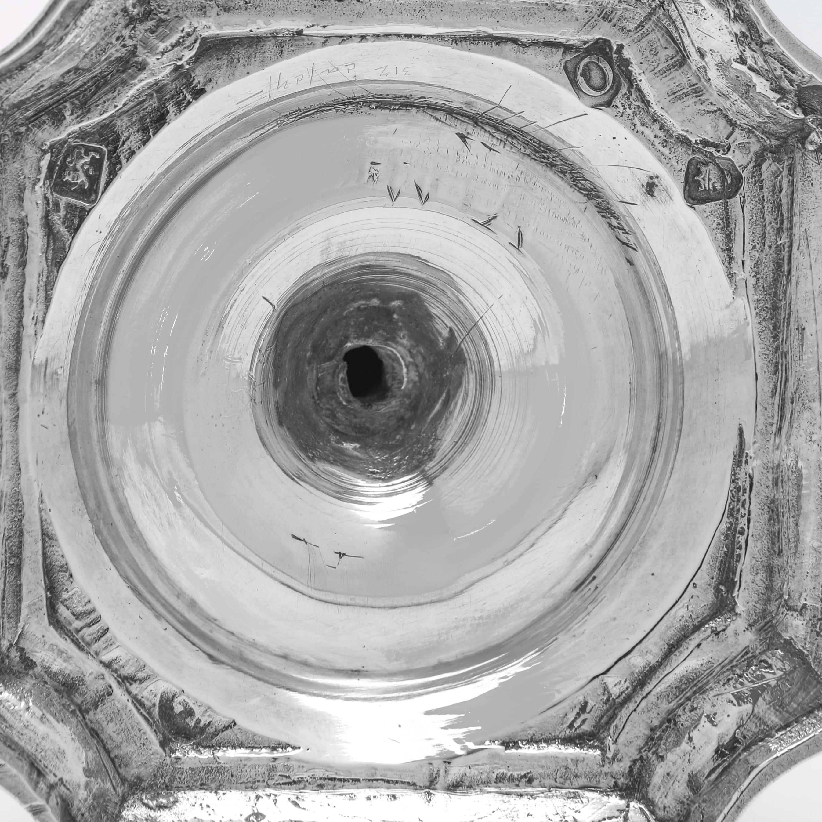 Inizio XVIII secolo Cero in argento sterling del periodo di Giorgio II con marchio di Londra del 1729 in vendita