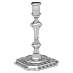 Candelero de plata de ley de la época de Jorge II matasellado en Londres en 1729