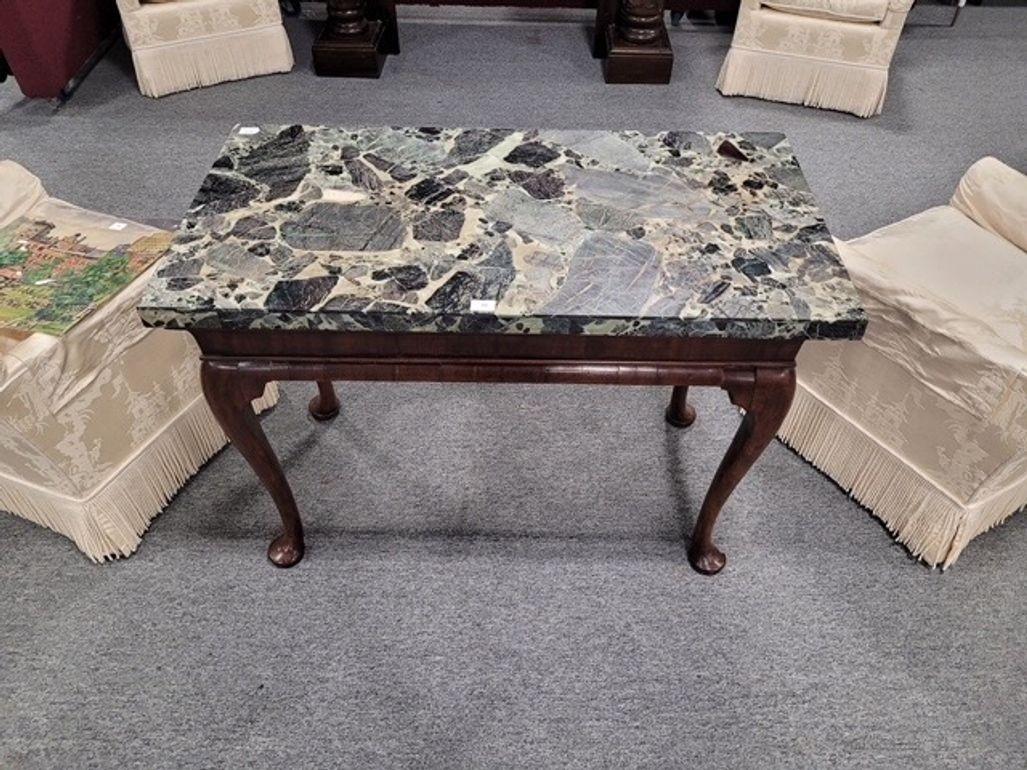 Wonderful George II period center table, circa 1740, with associated marble top. Beautifully veneered green marble top is supported by a walnut base with a cavetto modeled frieze veneered in walnut, supported by tapering cabriole legs terminating in
