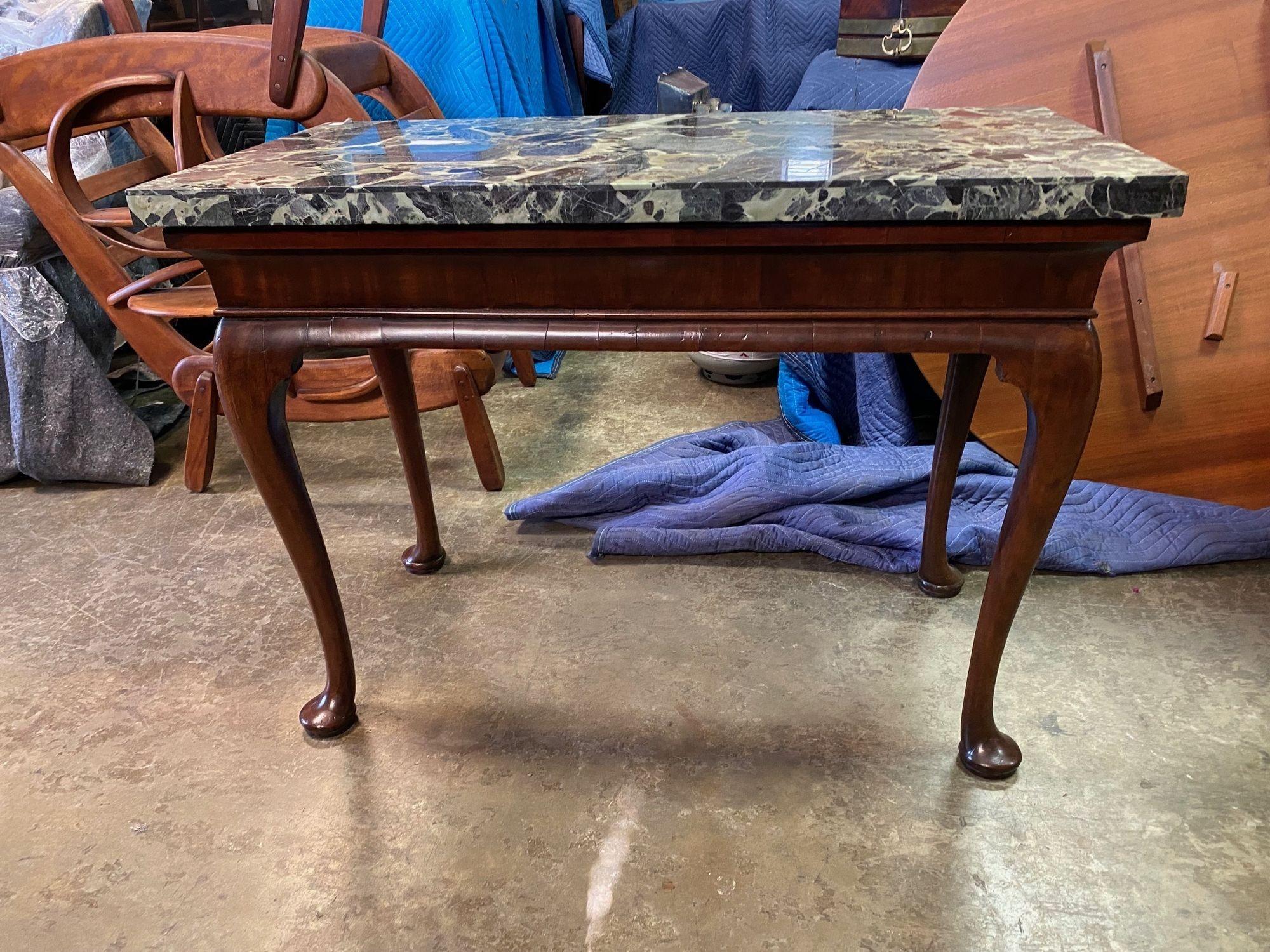 George II Period Walnut Center Table In Good Condition For Sale In Spencertown, NY