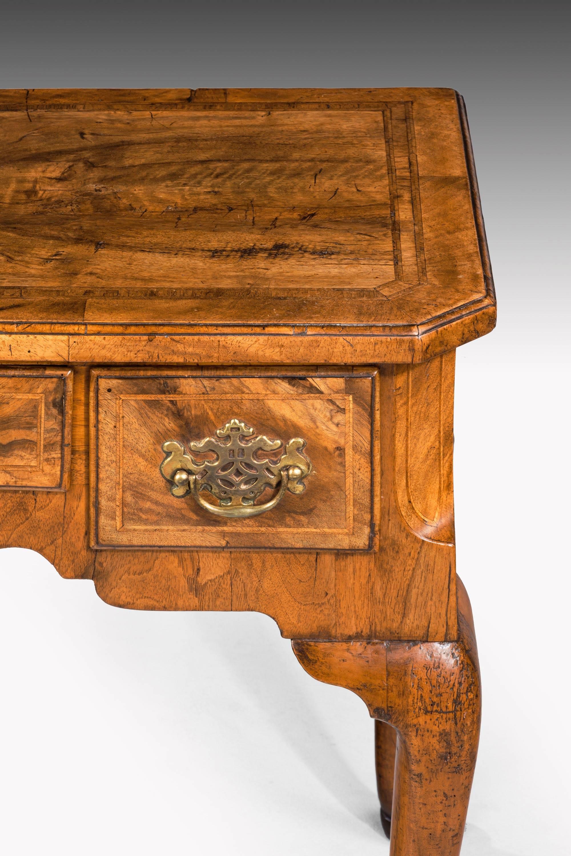 George II Period Walnut Lowboy of Quite Exceptionally Figured Timbers In Good Condition In Peterborough, Northamptonshire