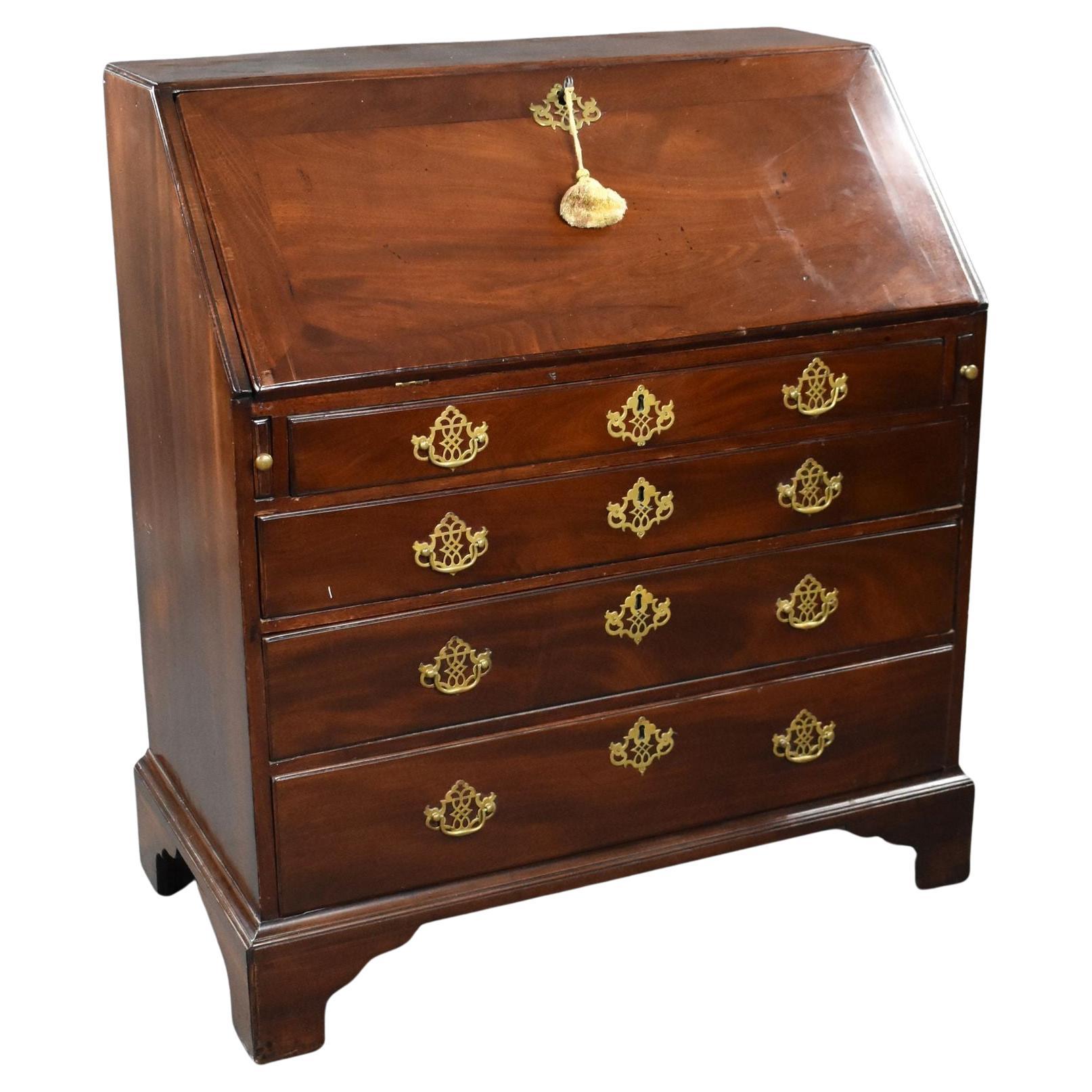 Bureau George II en noyer rouge