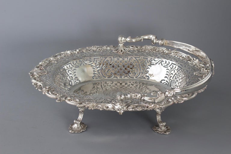 George II Sterling Silver Basket, London, 1747 In Good Condition For Sale In Cornwall, GB