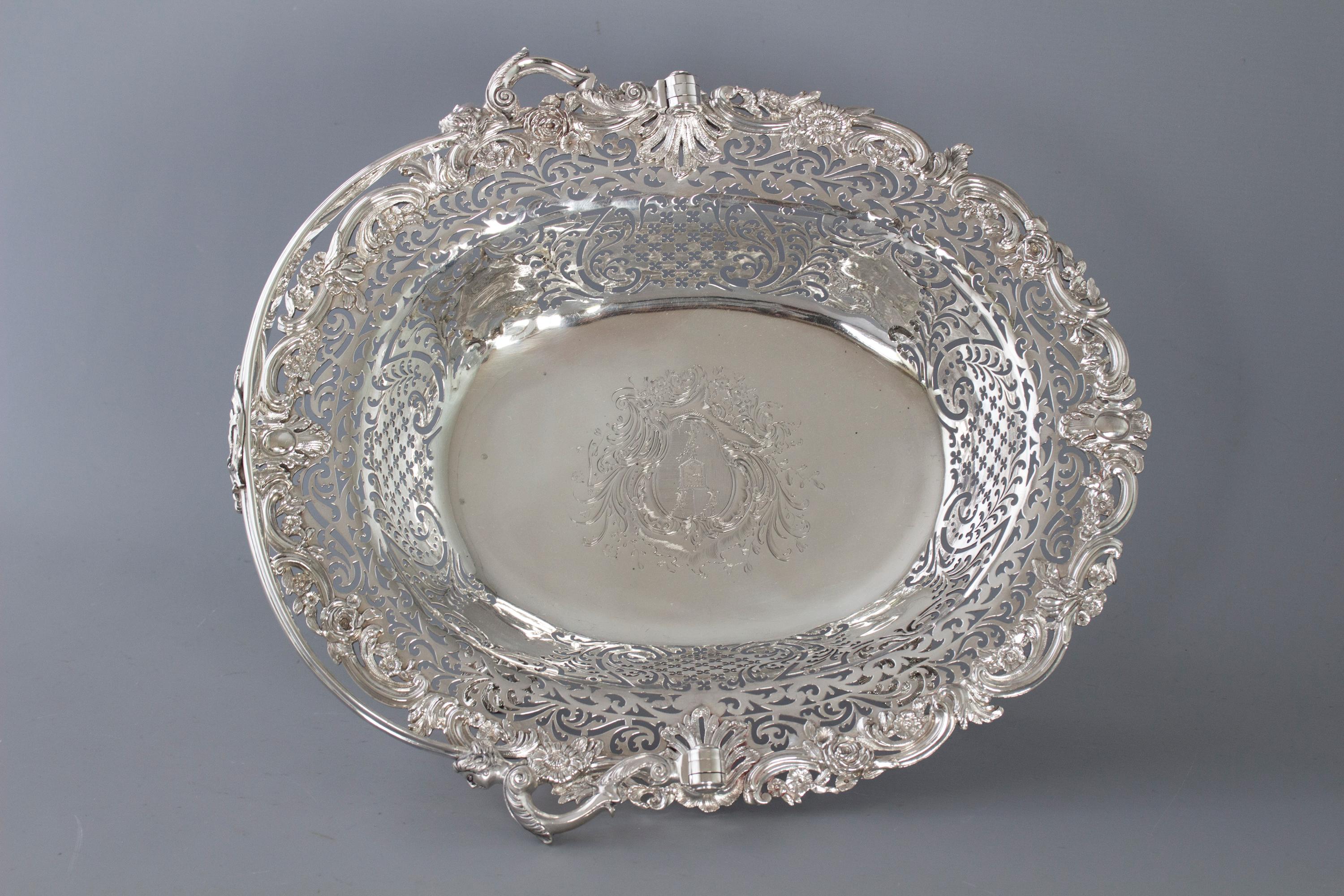 Milieu du XVIIIe siècle Panier en argent sterling George II, Londres, 1747 en vente
