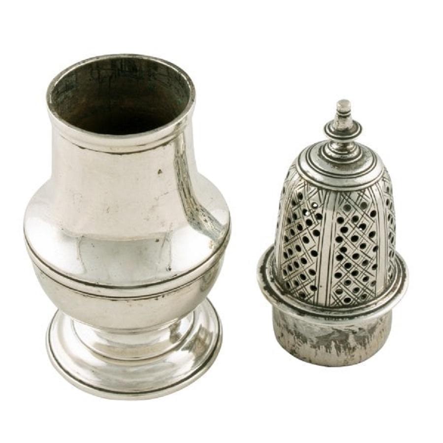 George II Sterling Silver Pepper Caster, 18th Century In Good Condition For Sale In London, GB