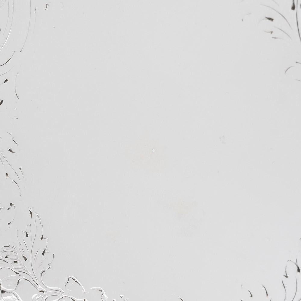 Salver di Giorgio II in argento sterling Londra 1742 in vendita 4
